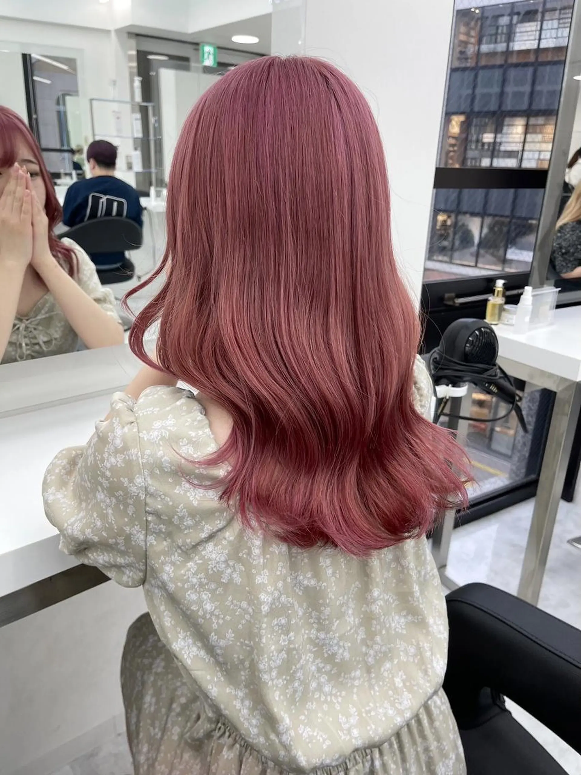 カラー セミロング 🍒透明感カラー🌨 🥕ハイトーンカラーのヘアスタイル