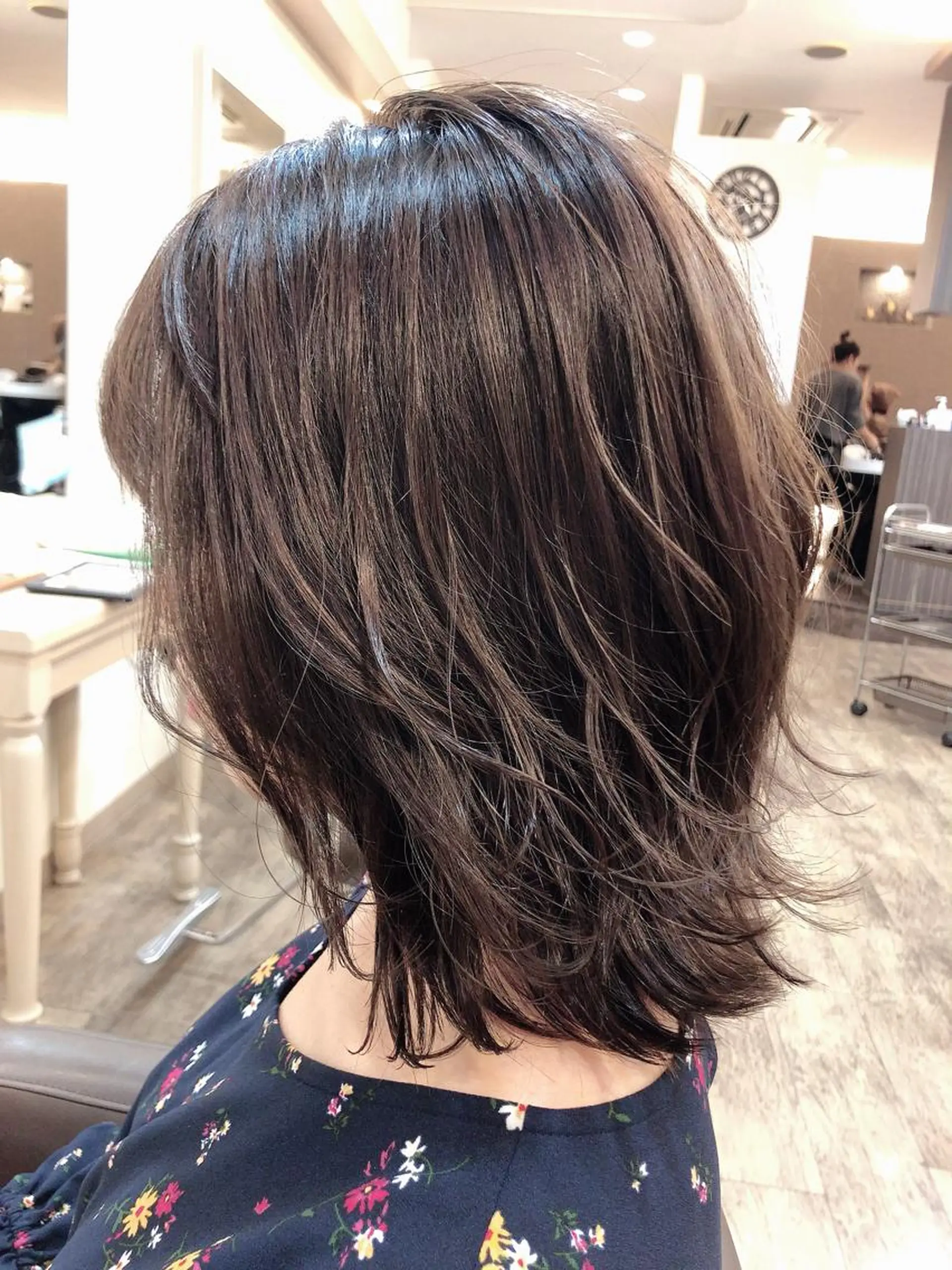 ミディアム カラー アッシュ アッシュグレー アッシュグレージュ グレージュ イルミナカラー ヘアカラー 尚平 髪質改善 大人のデザインカラーのその他イメージ