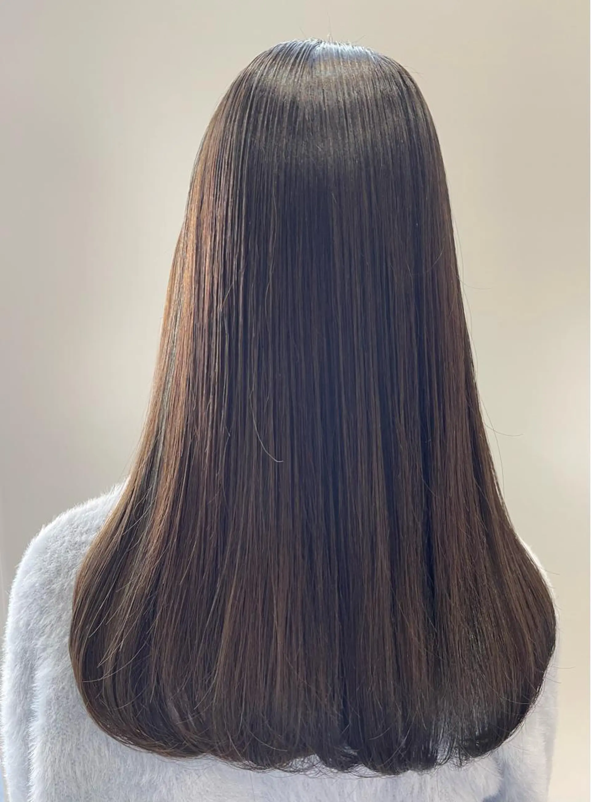 ロング パーマ ストレートパーマ カット 縮毛矯正 トリートメント 韓国🩵海外ヘア 宮川華奈のヘアスタイル
