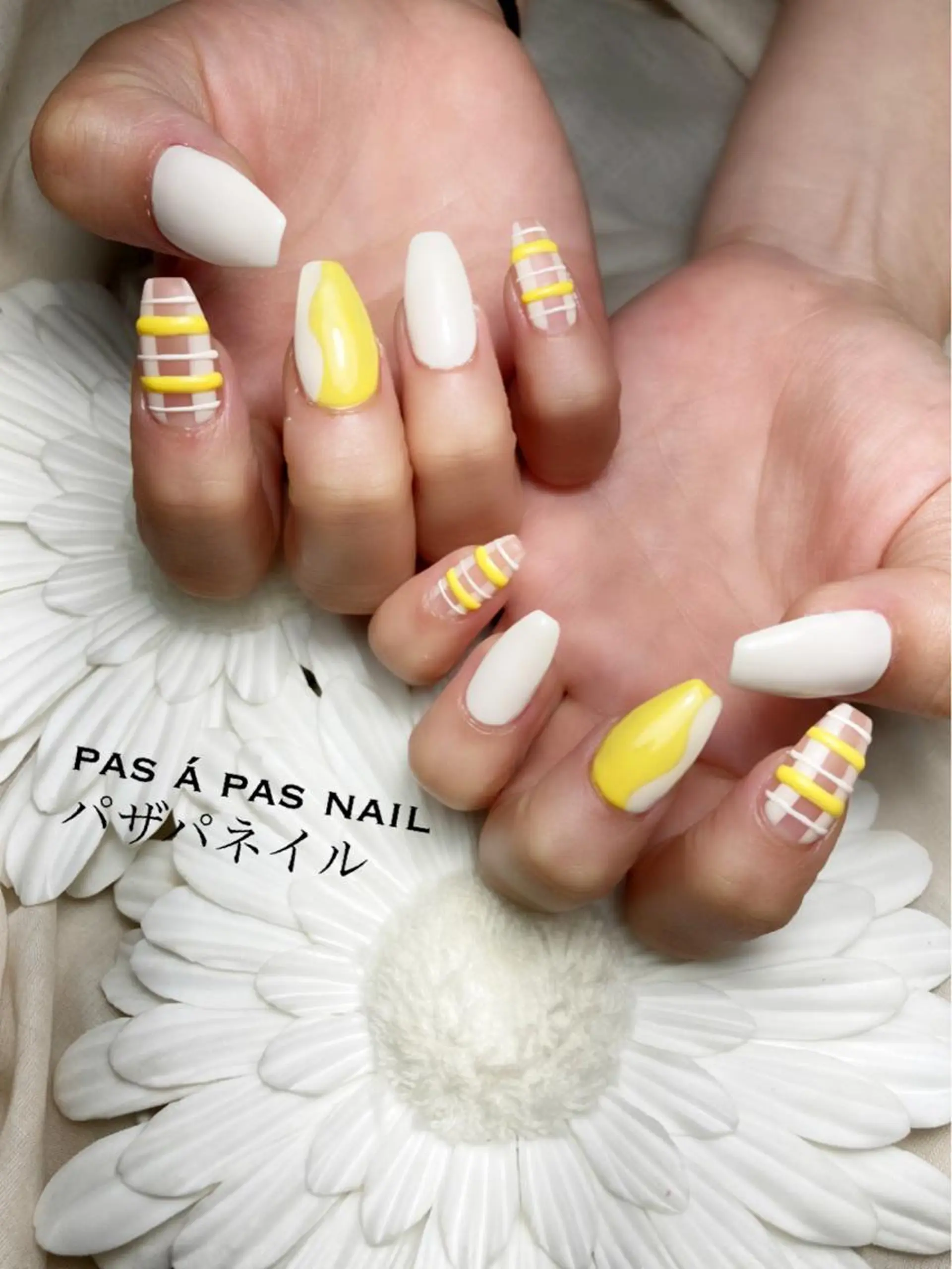 ネイル Yakko pas á pasのネイルデザイン