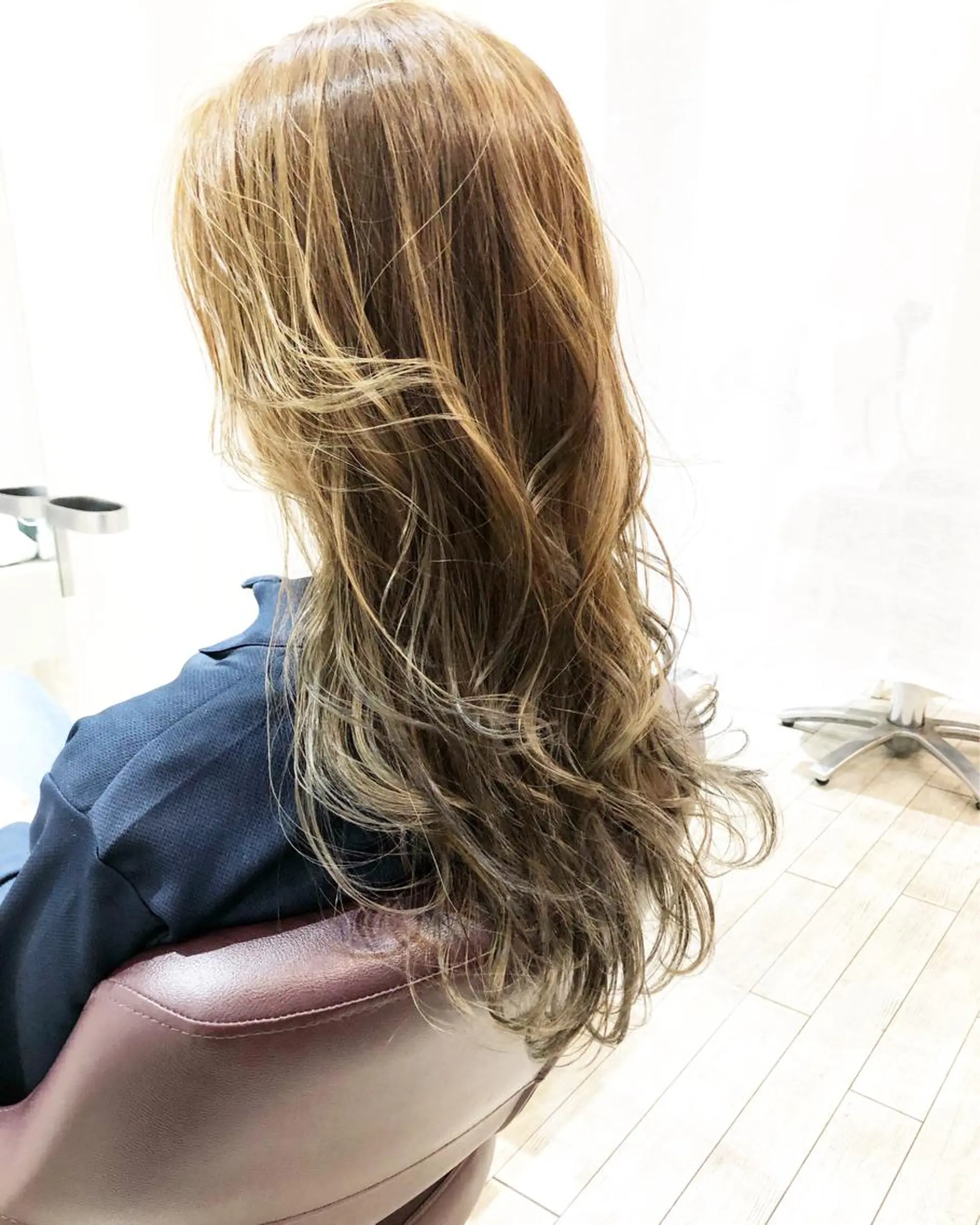 セミロング カラー ハイライトカラー ハイライト カット ヘアカラー トリートメント XES-TA所属・中村 よしひでのヘアスタイル