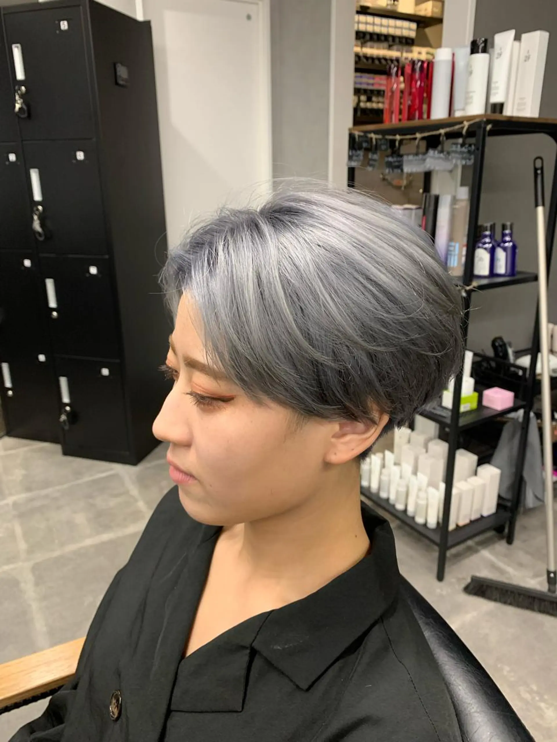 ショート カラー ブリーチ シルバー カット ヘアカラー トリートメント hairworksbadass所属・菊地 旬のヘアスタイル