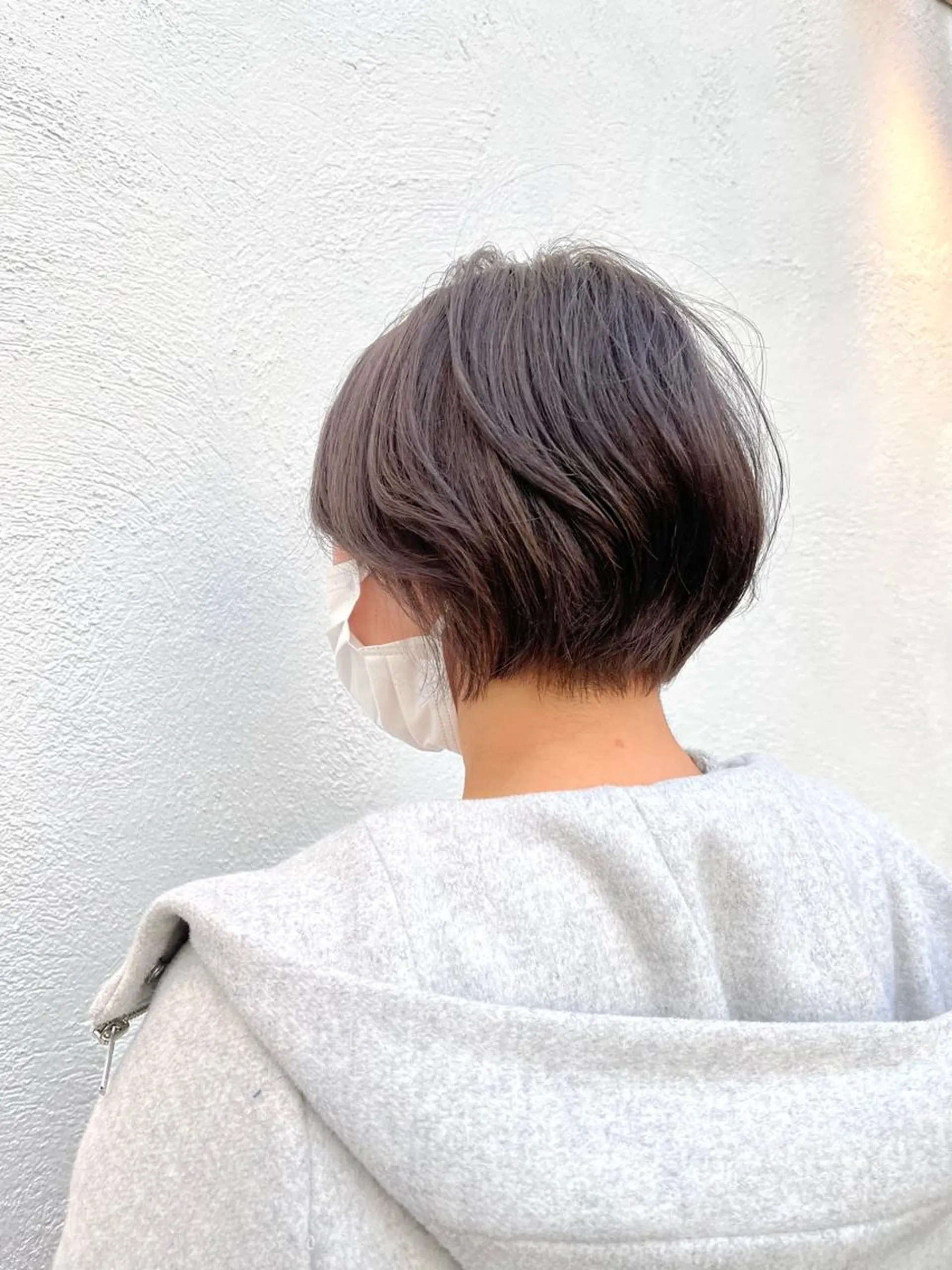 ショート カラー ショートボブ グレージュ シルバー シルバーグレージュ ボブ カット ヘアカラー トリートメント SALOWIN神戸三宮店所属・【美髪を叶える】中谷 彰宏（アキ)のヘアスタイル