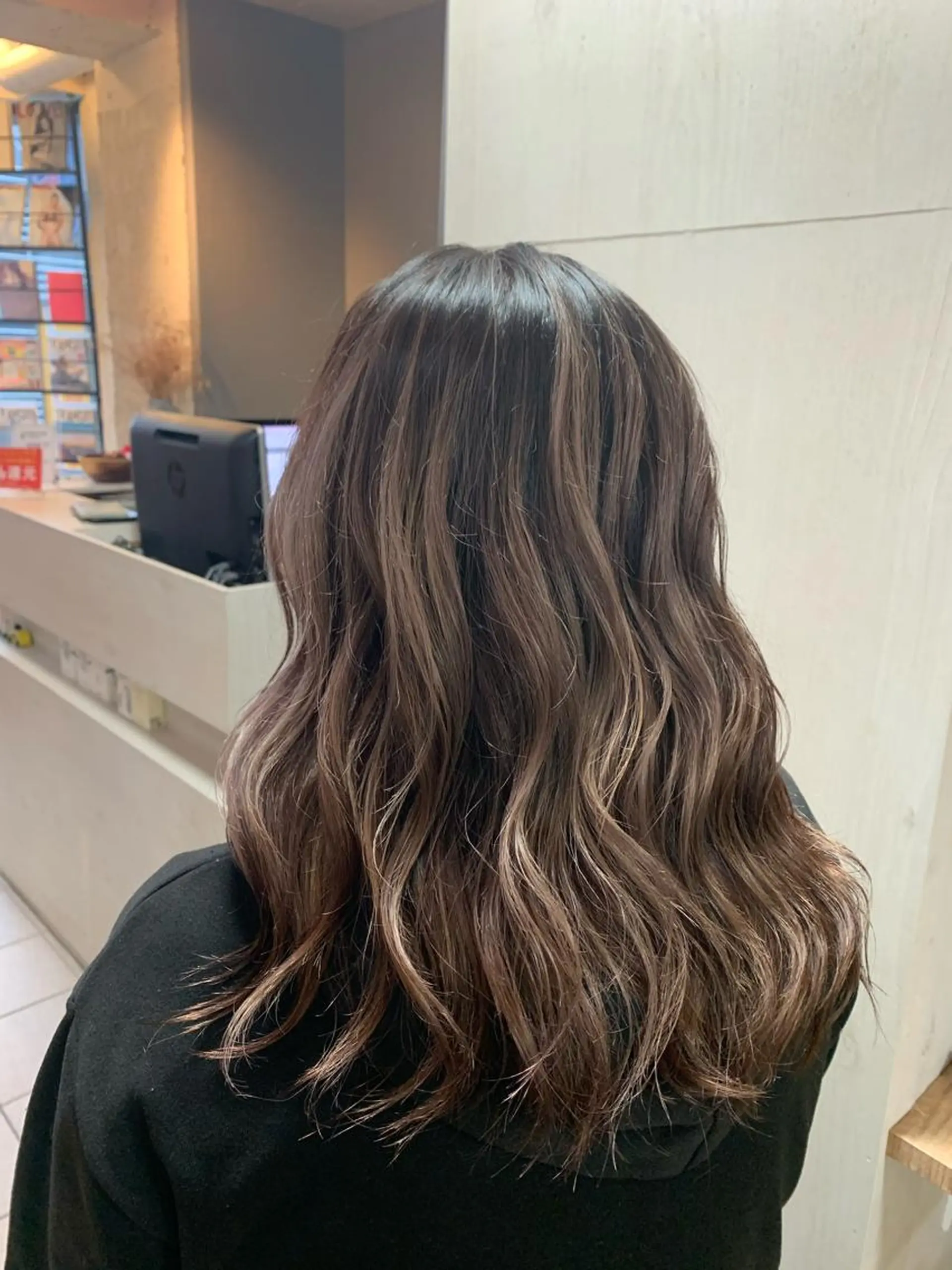 セミロング 外国人風カラー レイヤーカット 🔍髪質改善診断🔎 長山 シュンスケのヘアスタイル