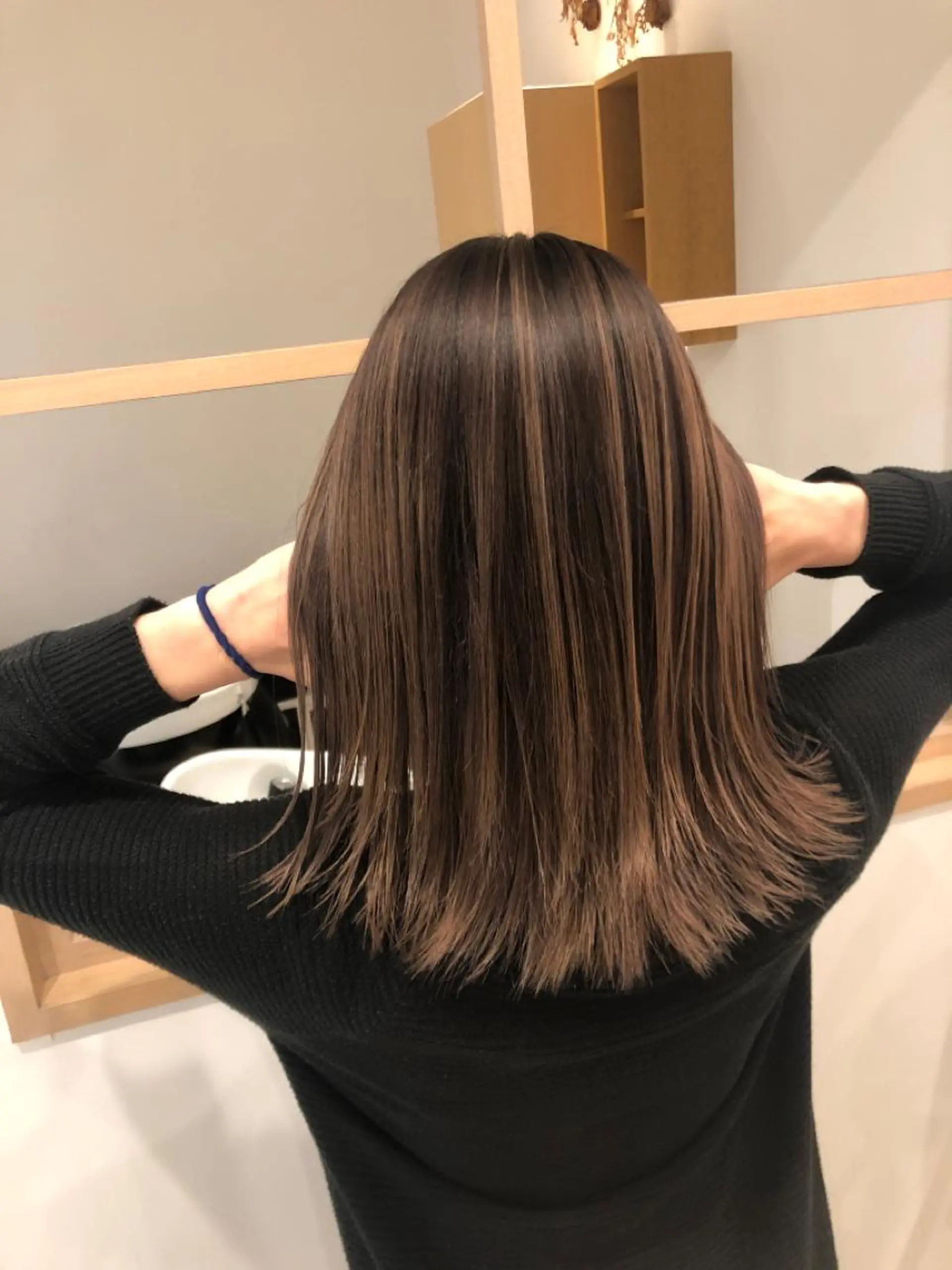 ミディアム カラー パーマ ヘアアレンジ バレイヤージュ ブラウンカラー レイヤーカット カット ヘアカラー トリートメント 【ツヤ髪美容師】 ツダケイスケのヘアスタイル