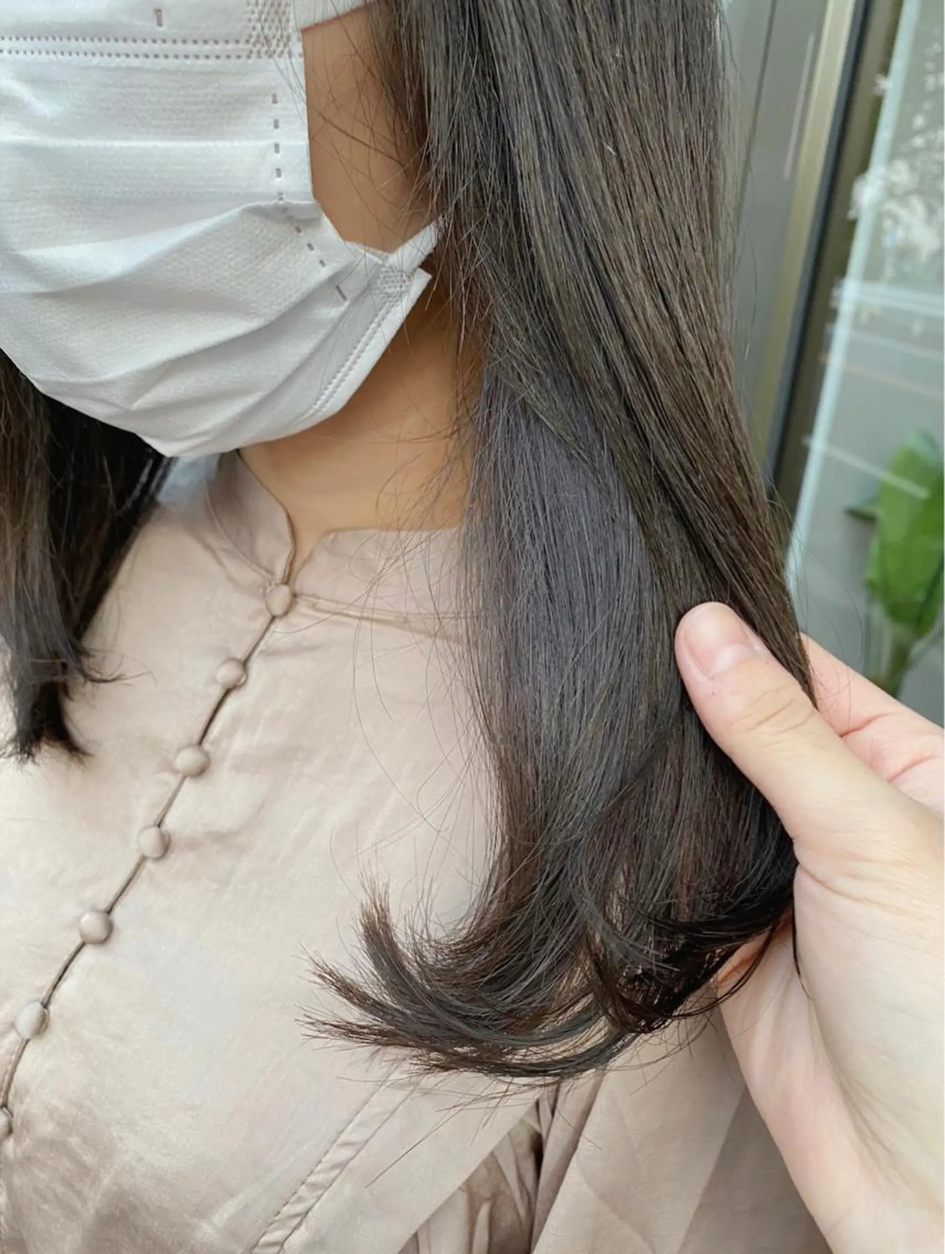ロング カラー グレージュ オリーブグレージュ オリーブグレー カット 縮毛矯正 塩澤 榛奈のヘアスタイル