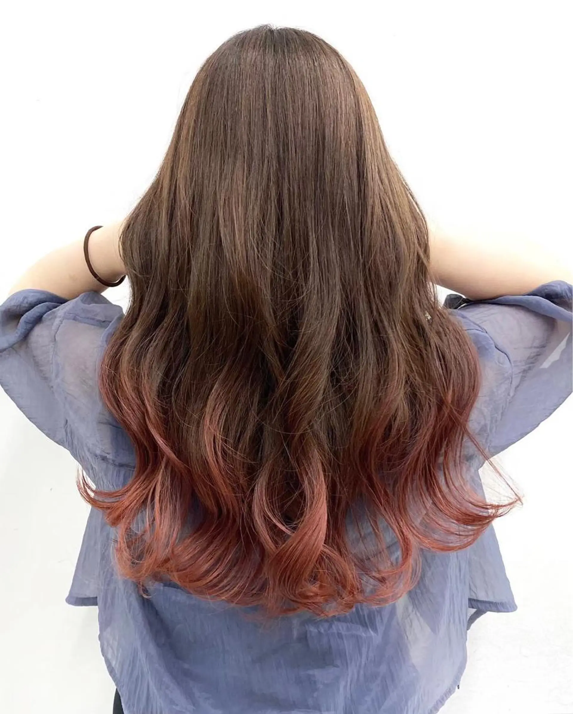 カラー ✨レイヤー/柔らかベ ージュ青山✨のヘアスタイル