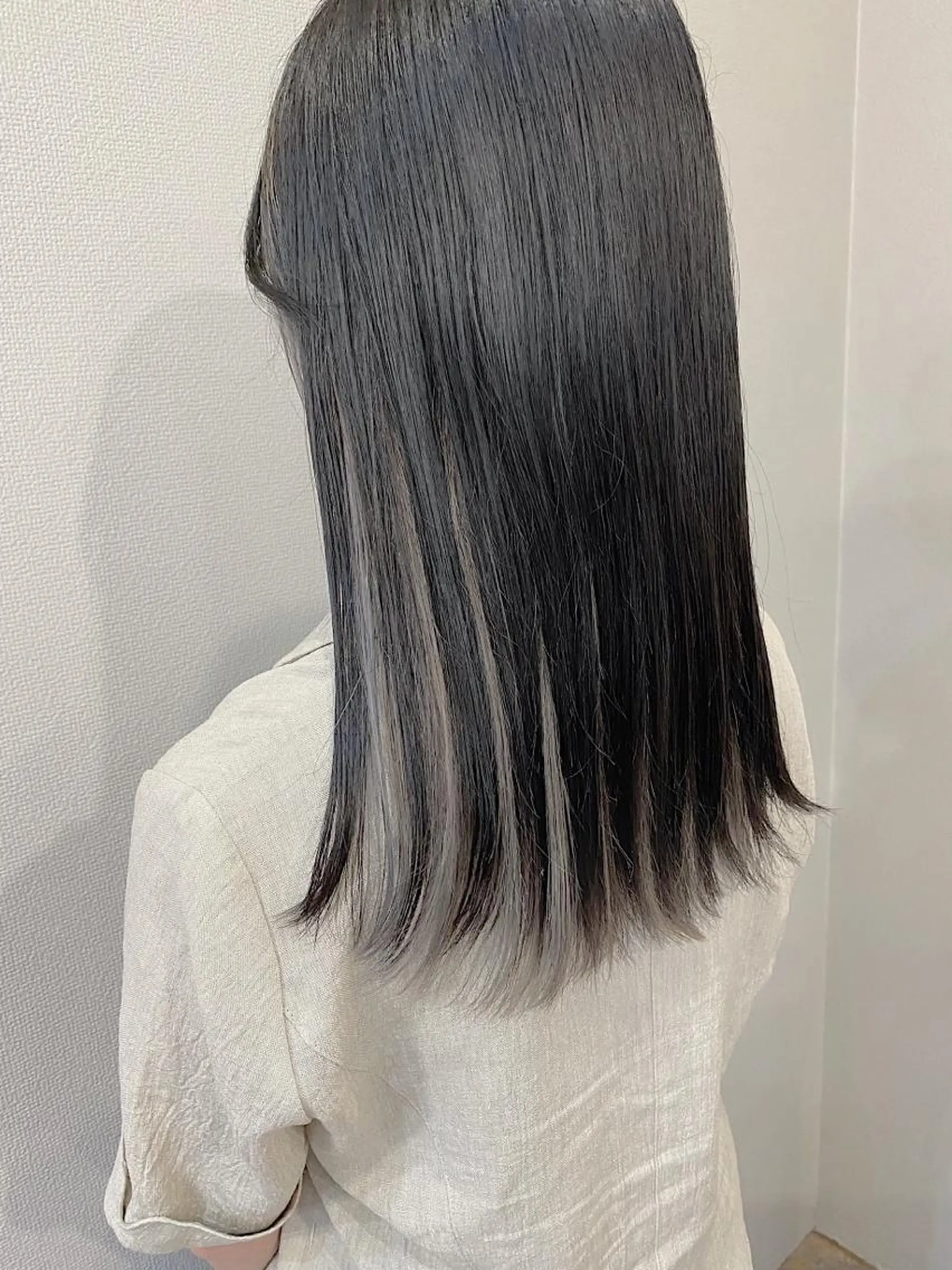 ミディアム カラー ダークグレー インナーカラー カット ヘアカラー トリートメント CISCO所属・山口 浩之のヘアスタイル