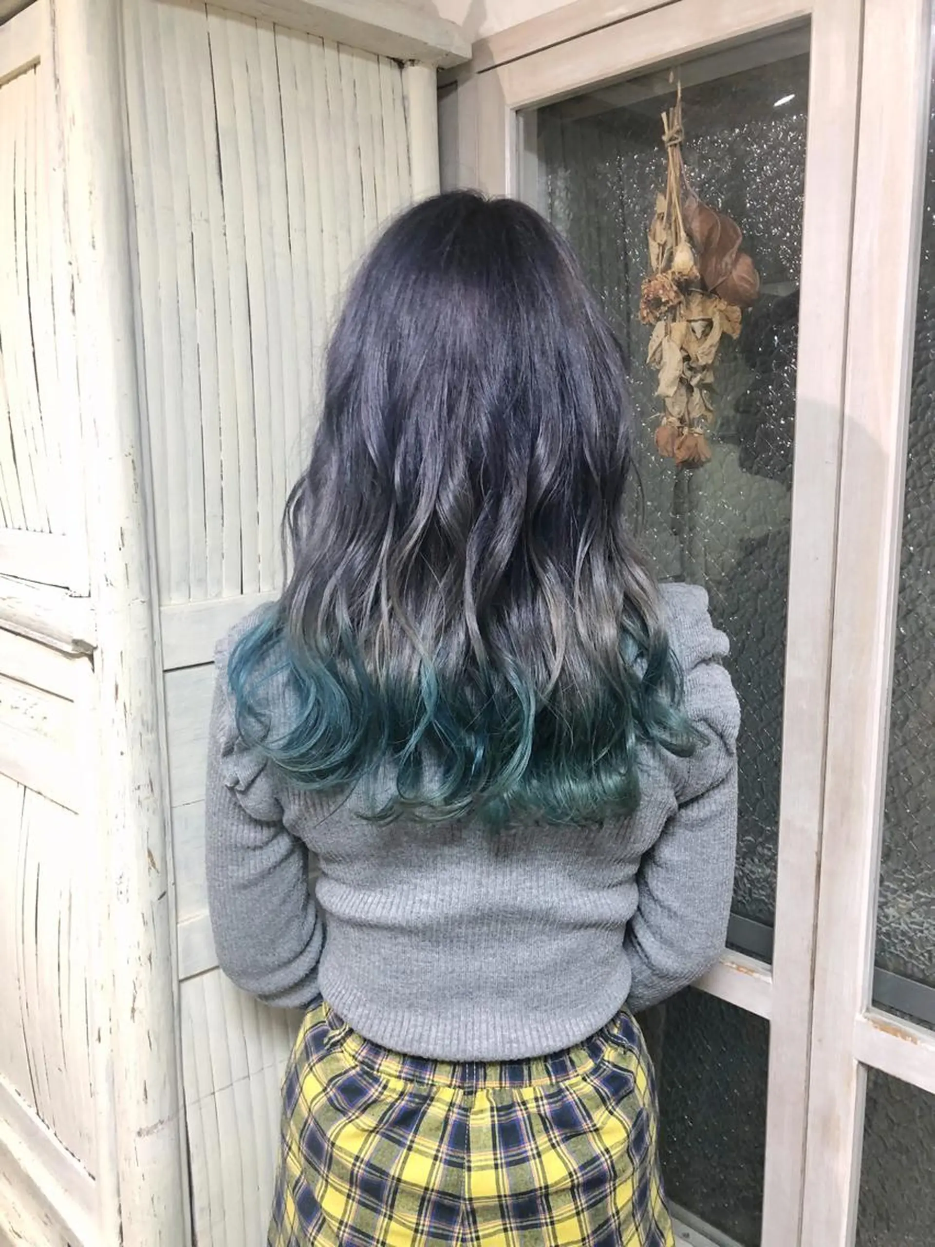 ロング カラー パーマ ヘアアレンジ ヘアカラー トリートメント 推し活専用 【派手髪】飯野ゆかりのヘアスタイル