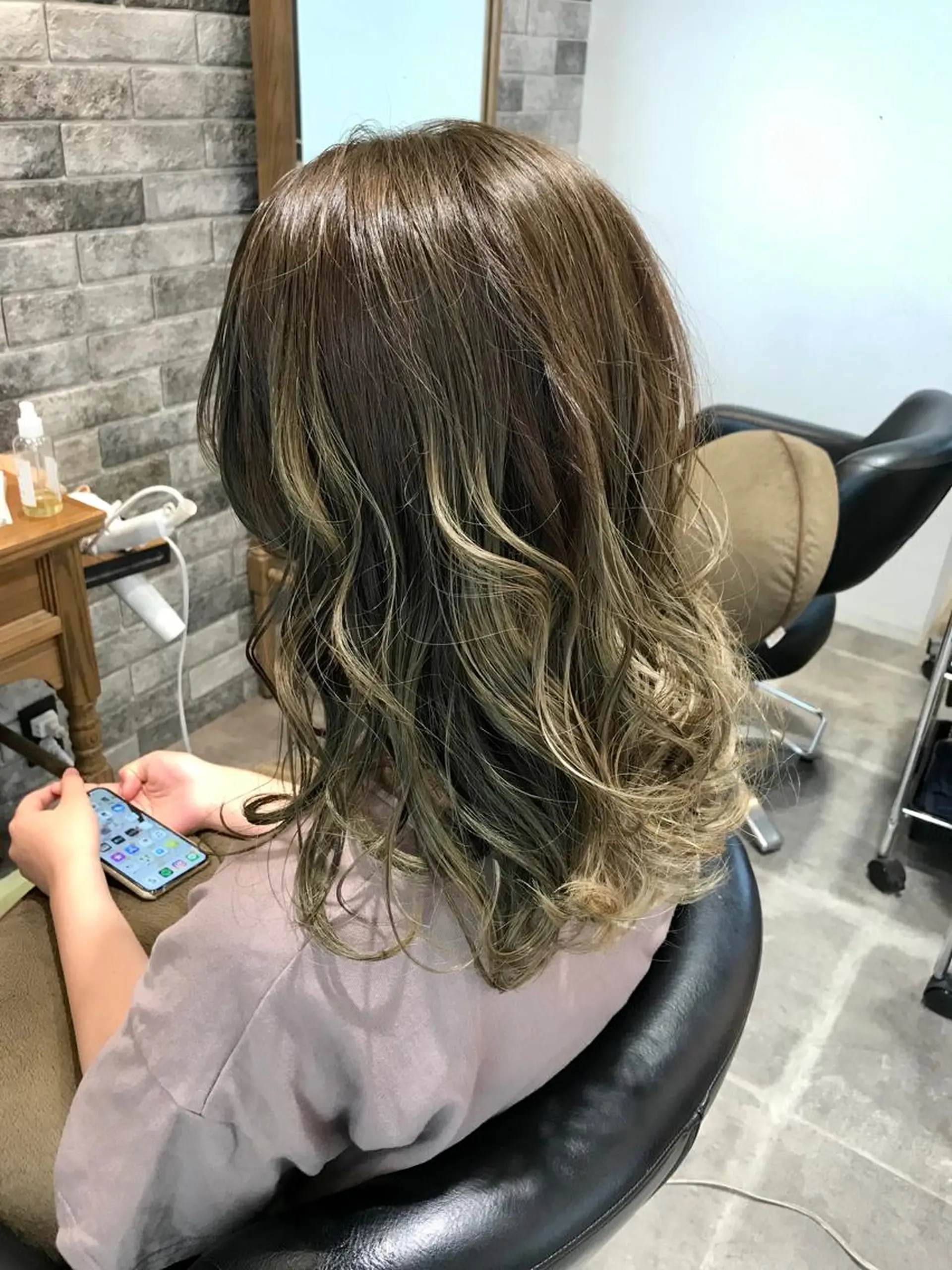 ミディアム カット ヘアカラー トリートメント 所渉/韓国レイヤー /ウルフカットのヘアスタイル