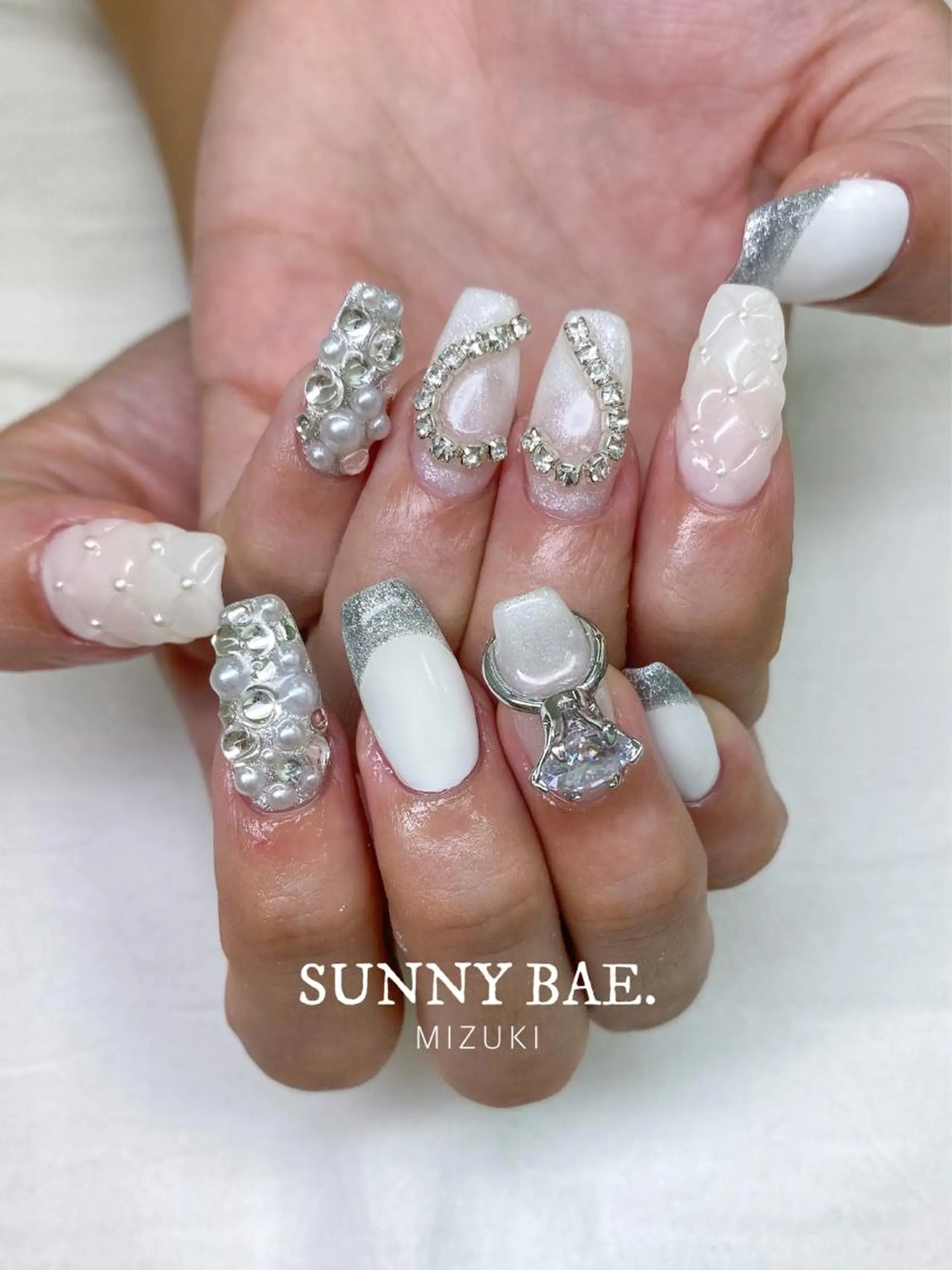 ネイル フレンチネイル ハート ブライダルネイル ホワイト 冬ネイル SUNNY BAE. 🌼MIZUKIのネイルデザイン