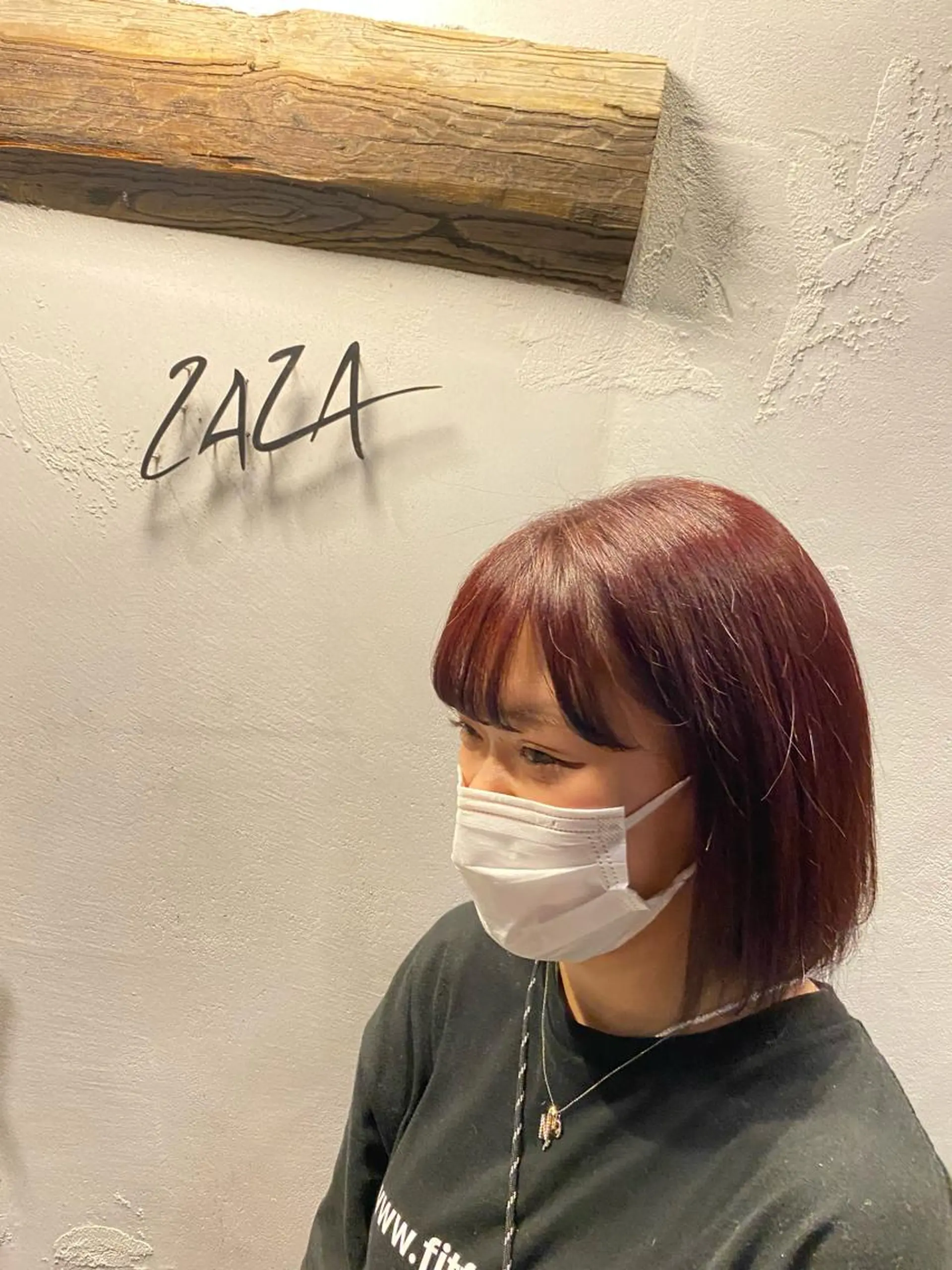 カラー ブリーチ ボルドーカラー ZAZA YUKAのヘアスタイル