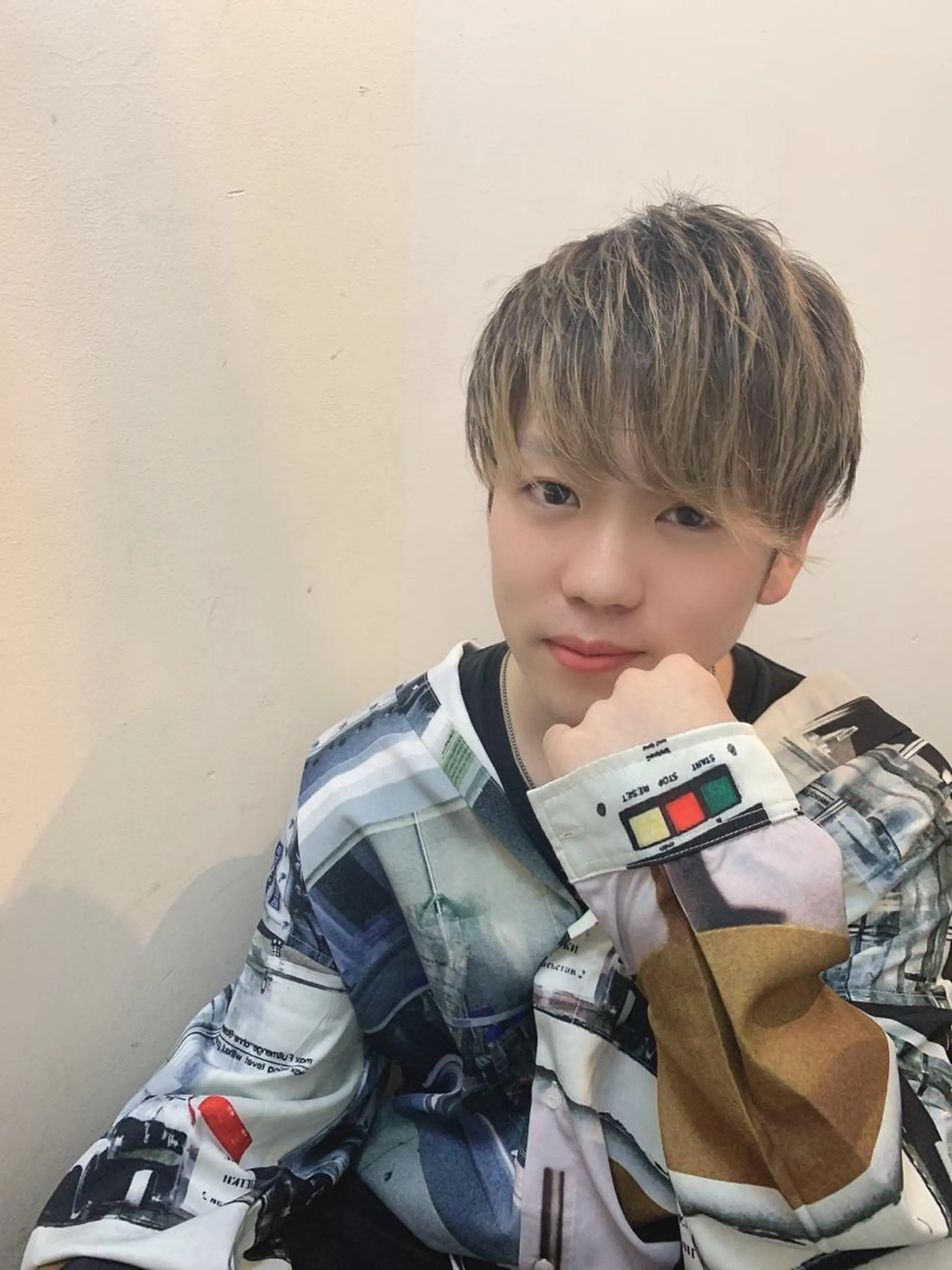 ミディアム 岡崎 海人のヘアスタイル