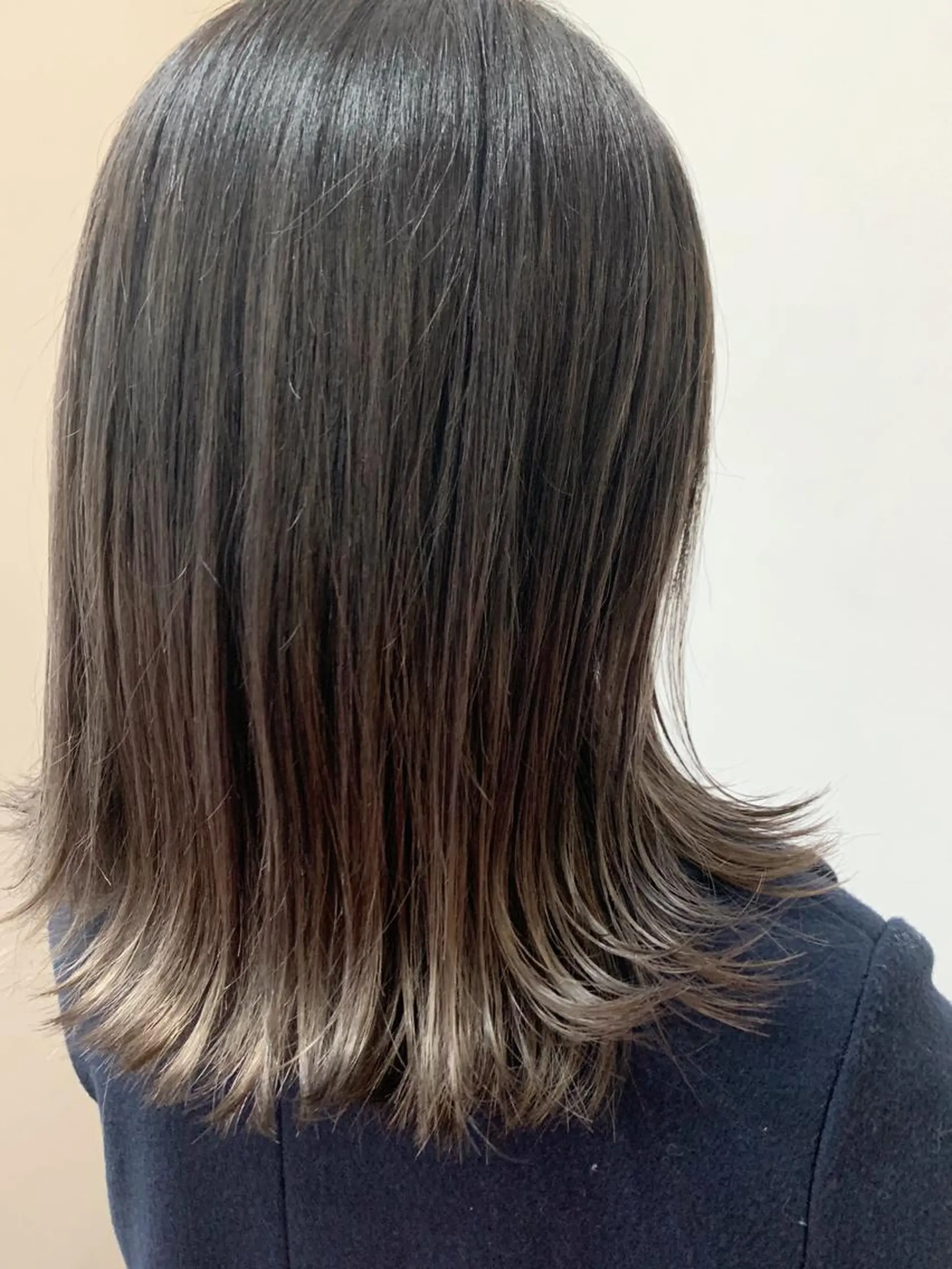 ミディアム レイヤーカット カット ヘアカラー トリートメント Lien   副店長 小林亨のヘアスタイル