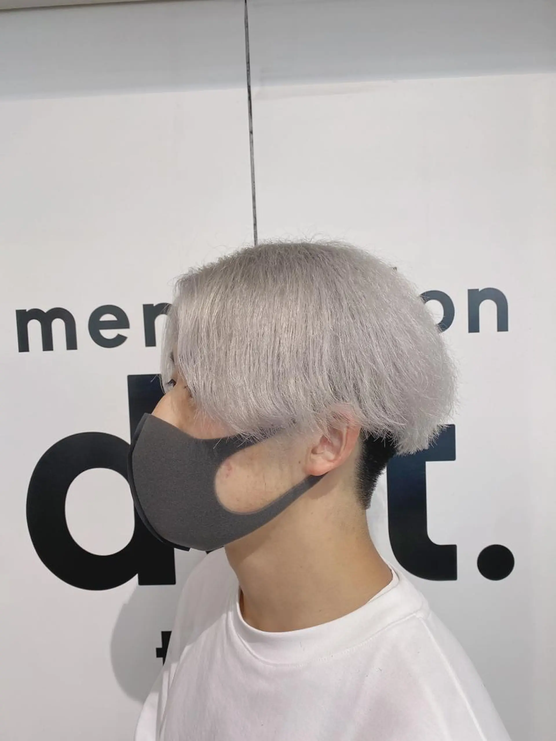 ショート カラー メンズ メンズブリーチ ブリーチ シルバー ホワイトシルバー カット ヘアカラー dot.グループ指名 No.1橋本滉太のヘアスタイル