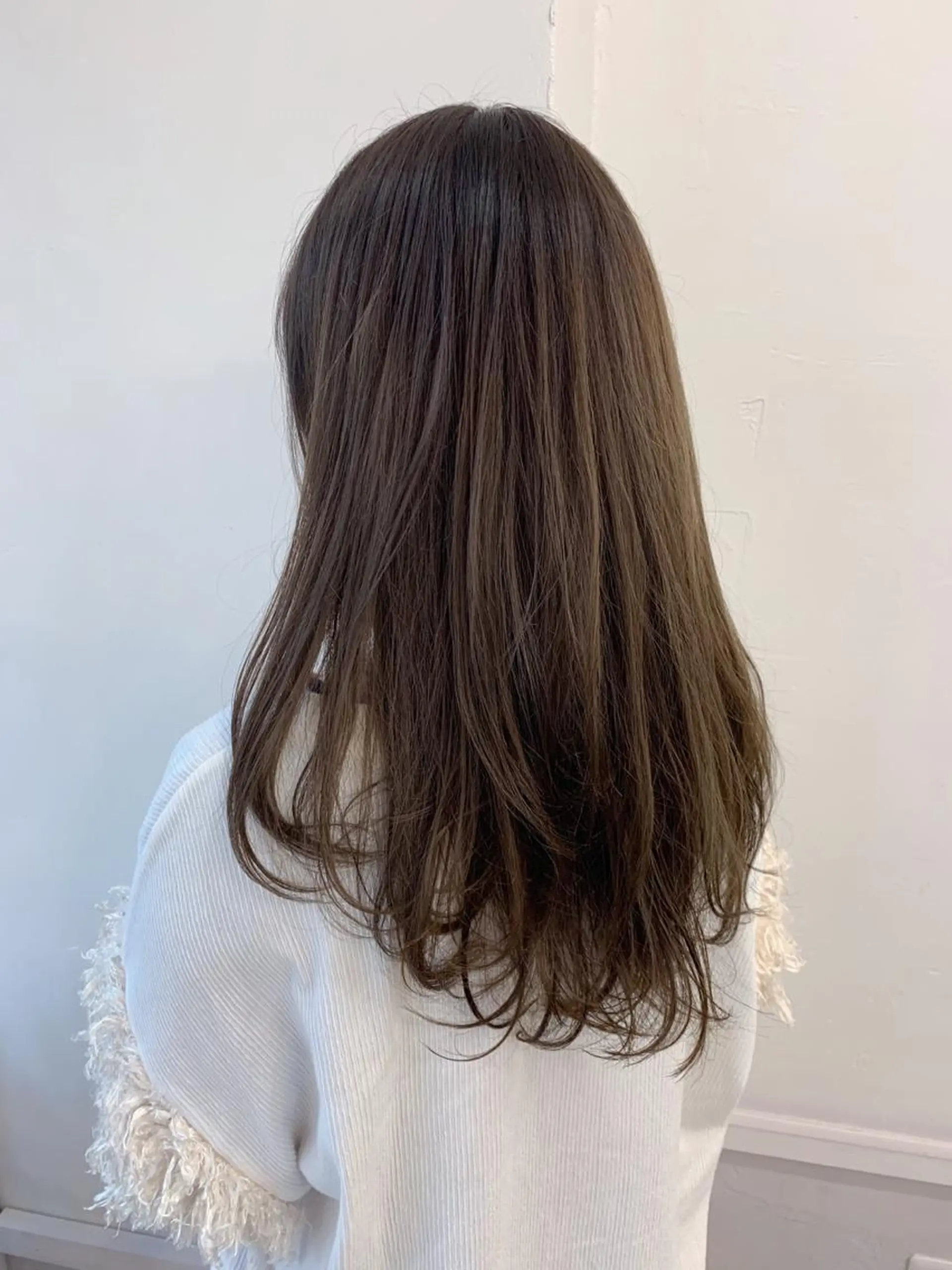 ロング ヘアカラー トリートメント chama レイヤーカットのヘアスタイル