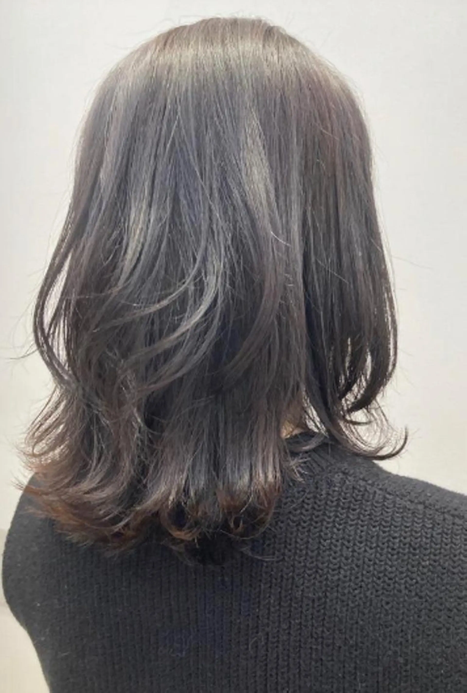 ミディアム カラー ヘアアレンジ くびれヘア 佐藤 睦月のヘアスタイル