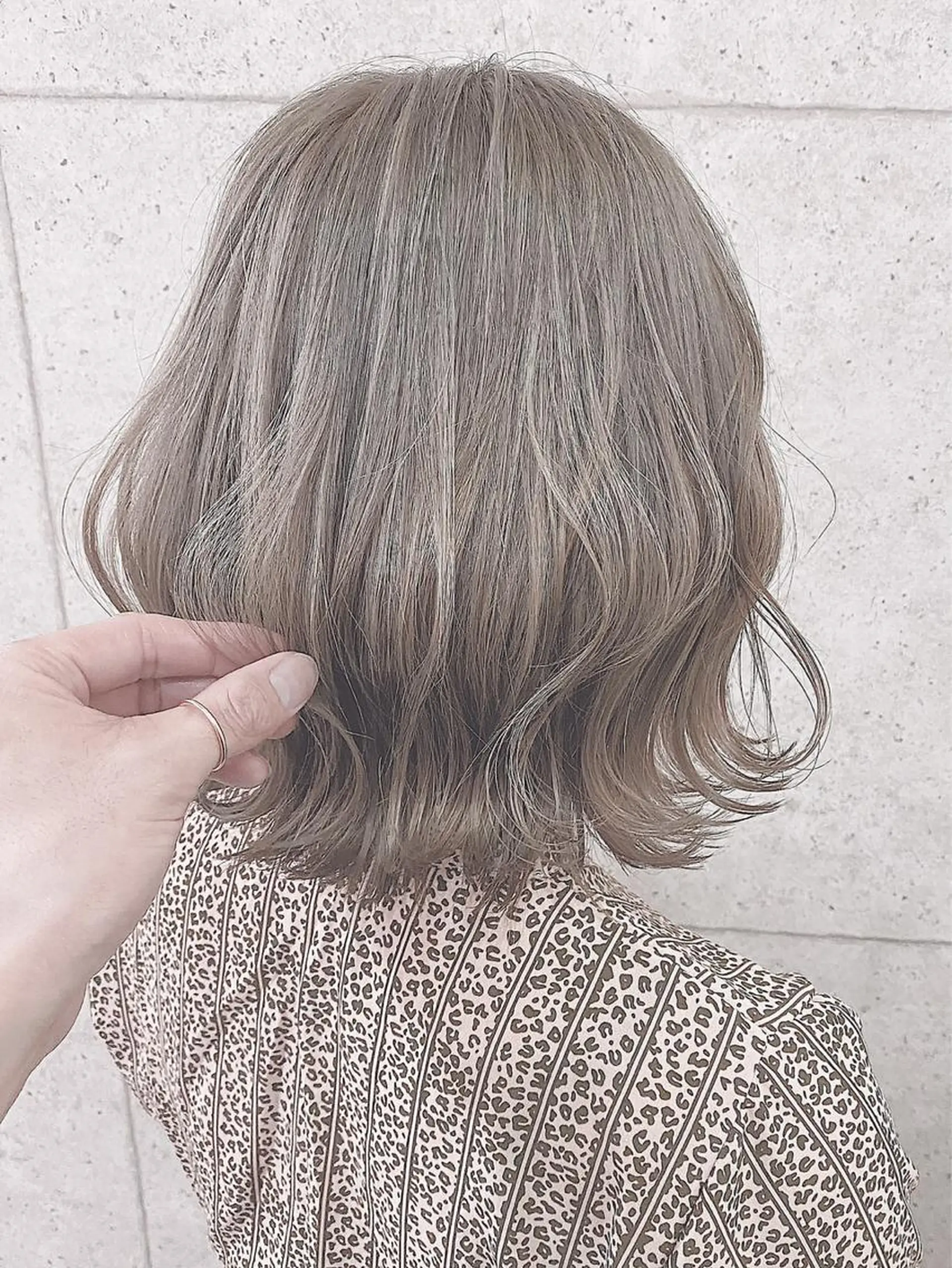 ミディアム ヘアカラー オリーブ、カーキ系 No.1シラトリのヘアスタイル