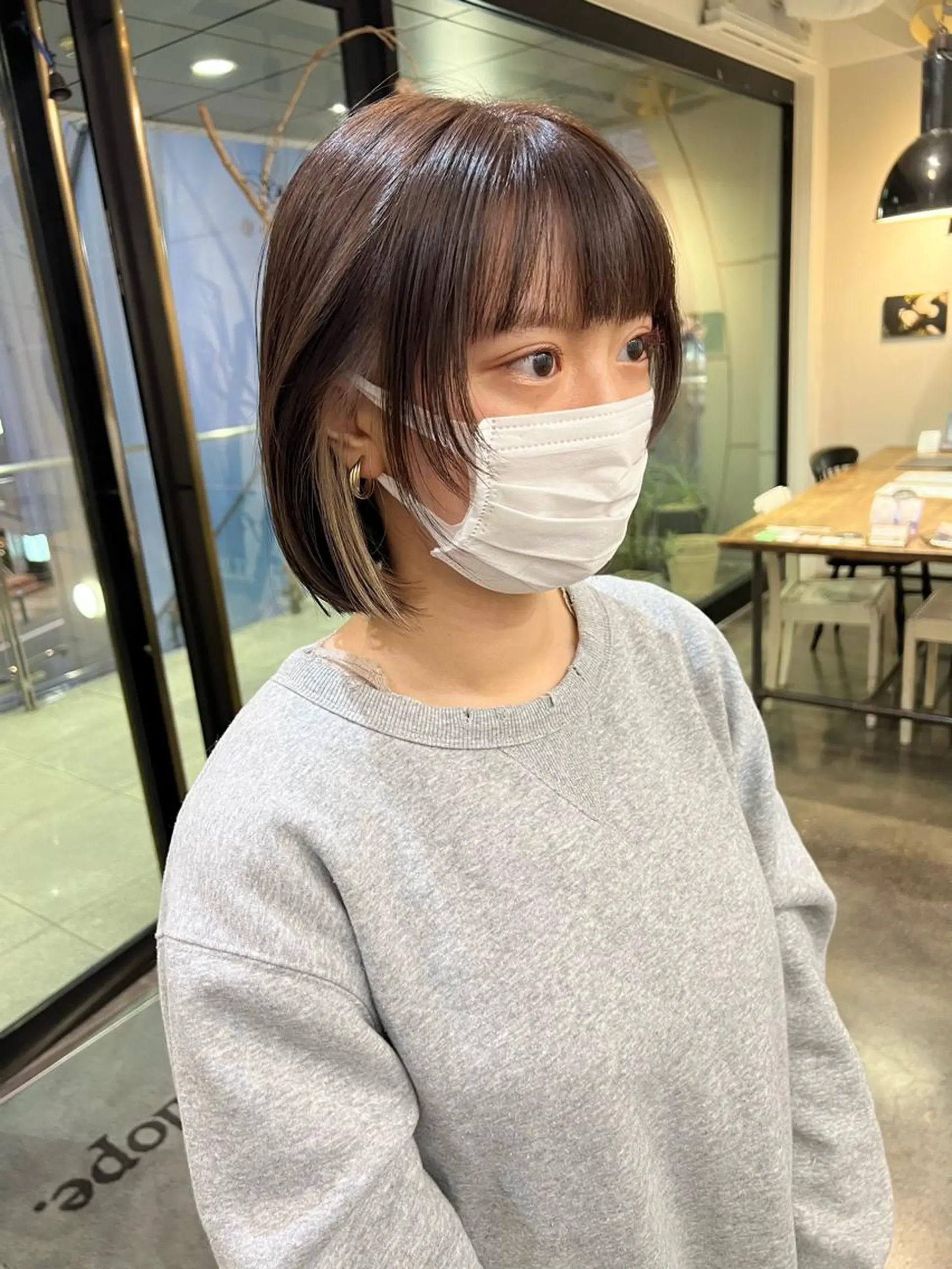 ショート カラー ブリーチ イヤリングカラー ボブ カット ヘアカラー 千葉 郁也のヘアスタイル