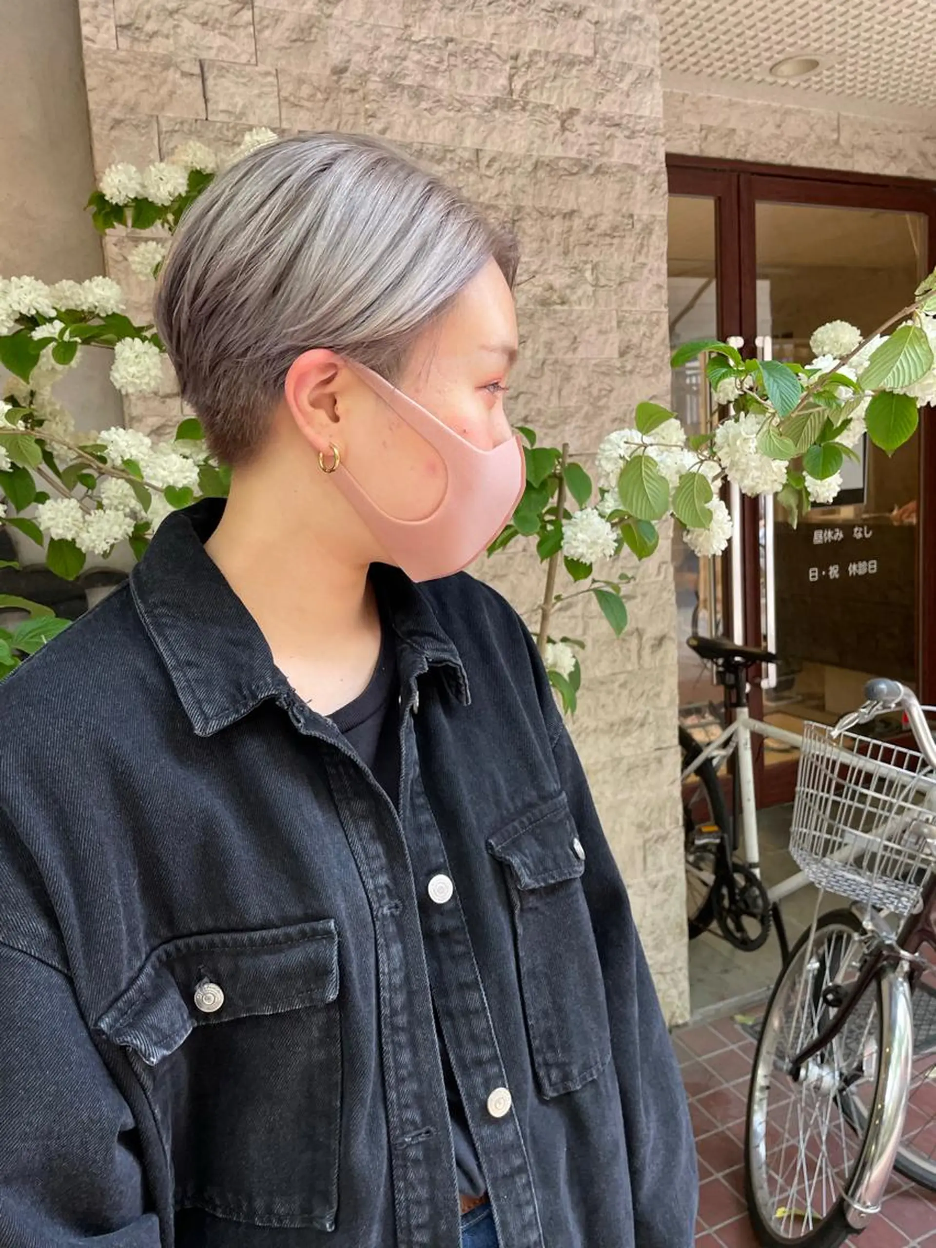 ショート カラー ハンサムショート 透明感カラー ハイライトカラー ハイトーンカラー インナーカラー Kozy  hair design所属・東 史夏のヘアスタイル