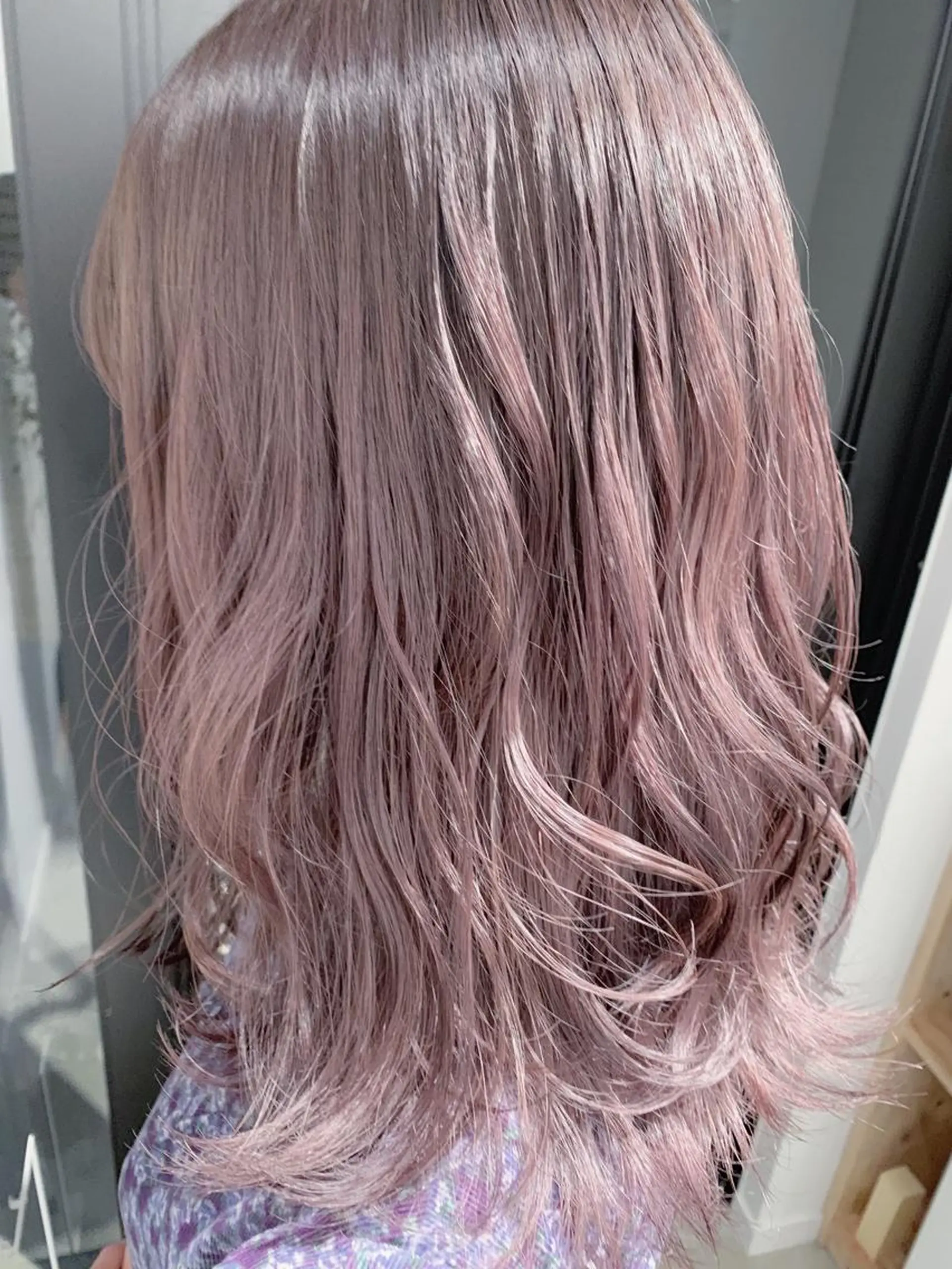 セミロング カラー ブリーチ グレージュ ピンクカラー DUMBO所属・【完全マンツー 恵比寿】佐藤 翔のヘアスタイル