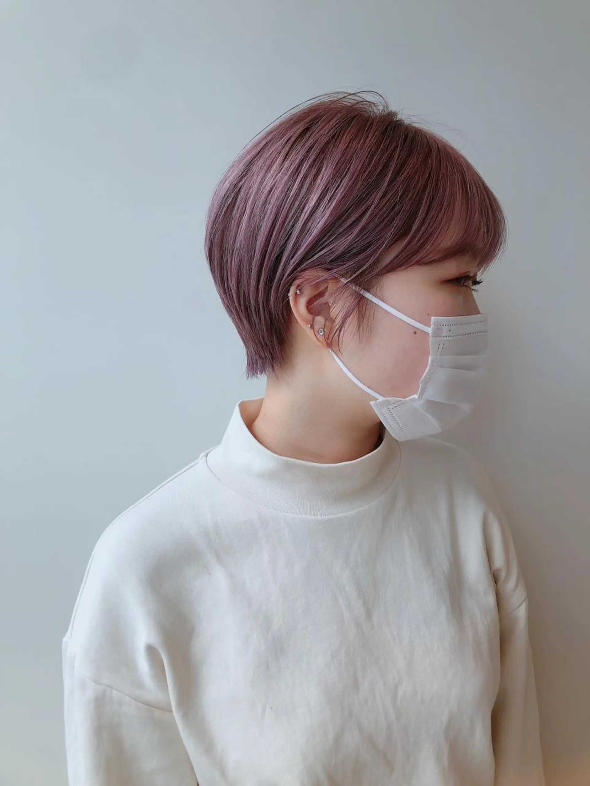 ショート カラー ピンクカラー あやめ【顔まわり/レ イヤー/柔らかカラ】のヘアスタイル