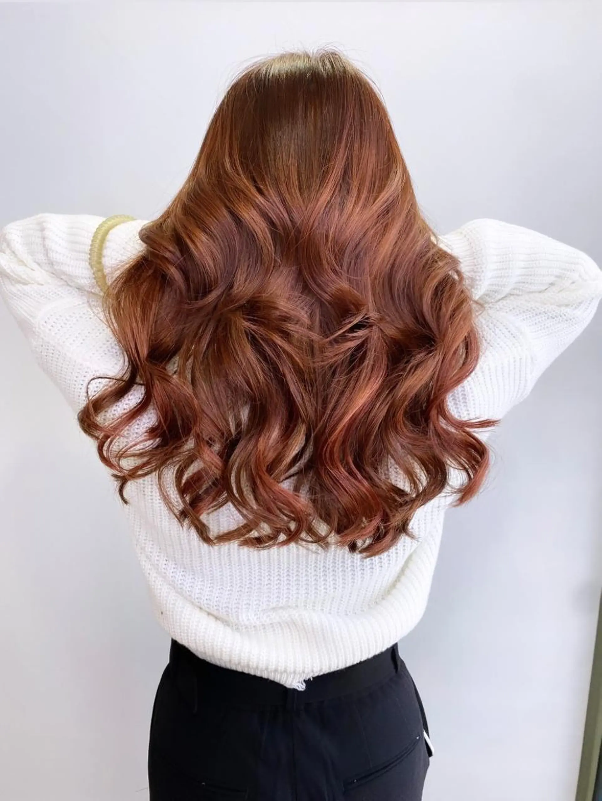 セミロング カラー パーマ ヘアアレンジ シールエクステ アッシュ バレイヤージュ ベージュカラー ブリーチ L. OSAKAのヘアスタイル