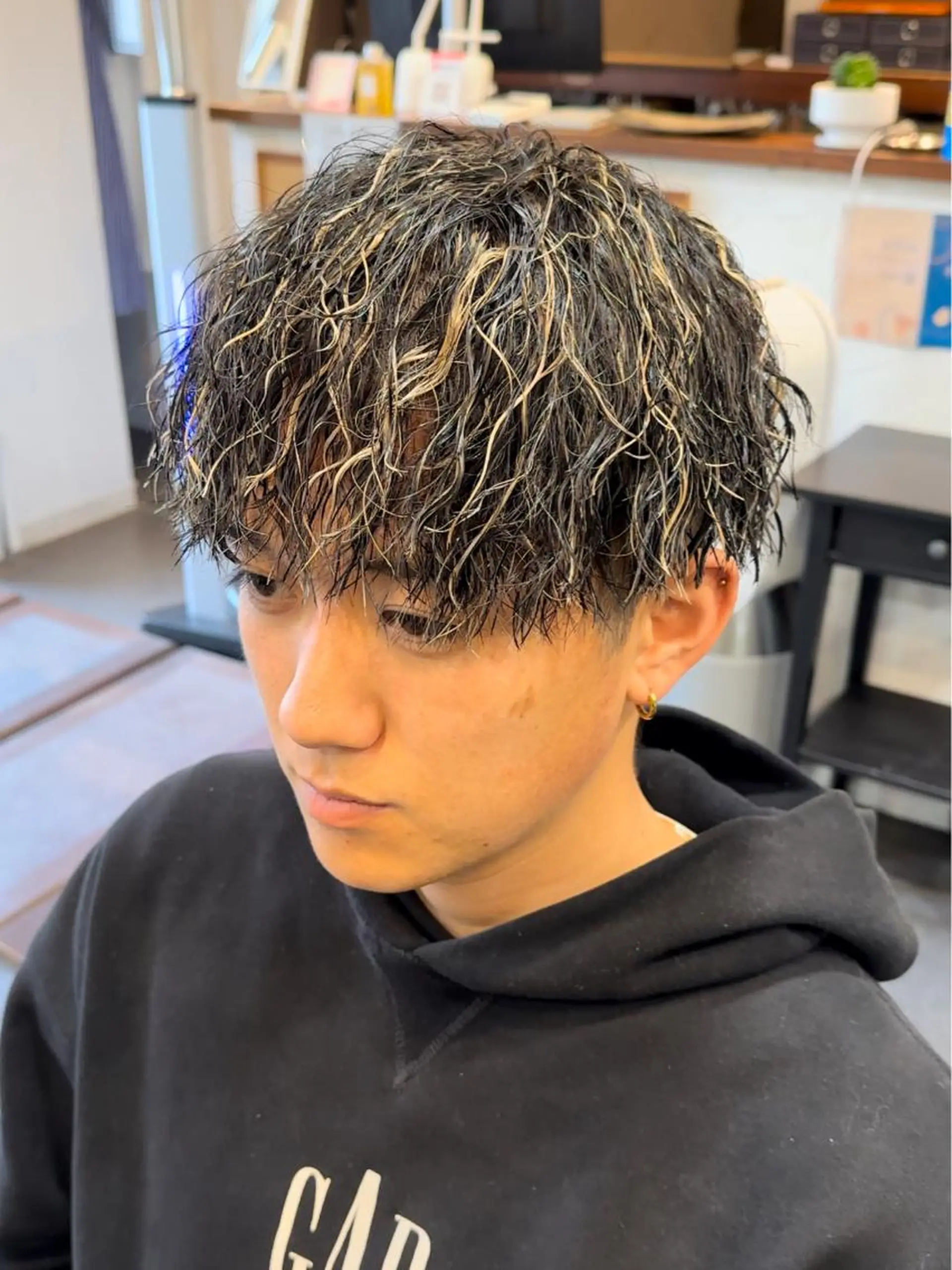 カラー パーマ メンズ メンズメッシュ メンズパーマ プードルパーマ スペインカール メンズツイストパーマ カット ヘアカラー 年間2000名担当◎ パーマ職人/仲原佑樹のヘアスタイル