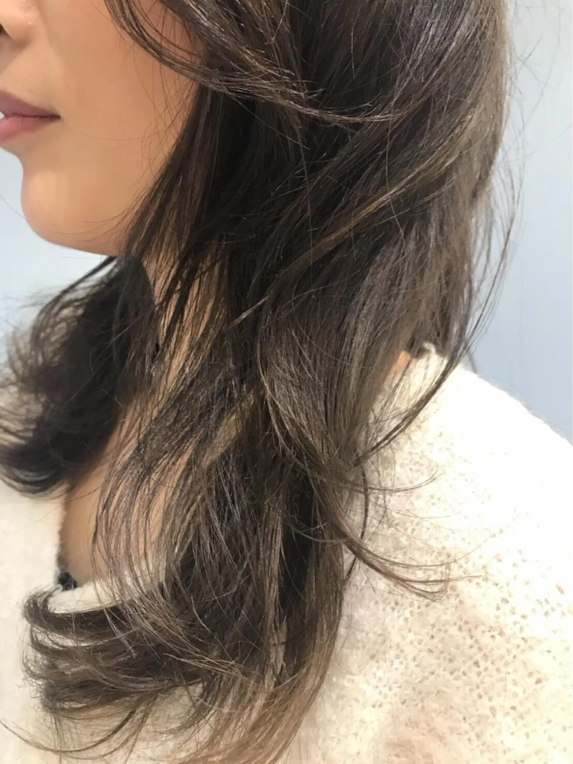 ロング カラー パーマ アッシュ ベージュカラー 小林 永佳のヘアスタイル