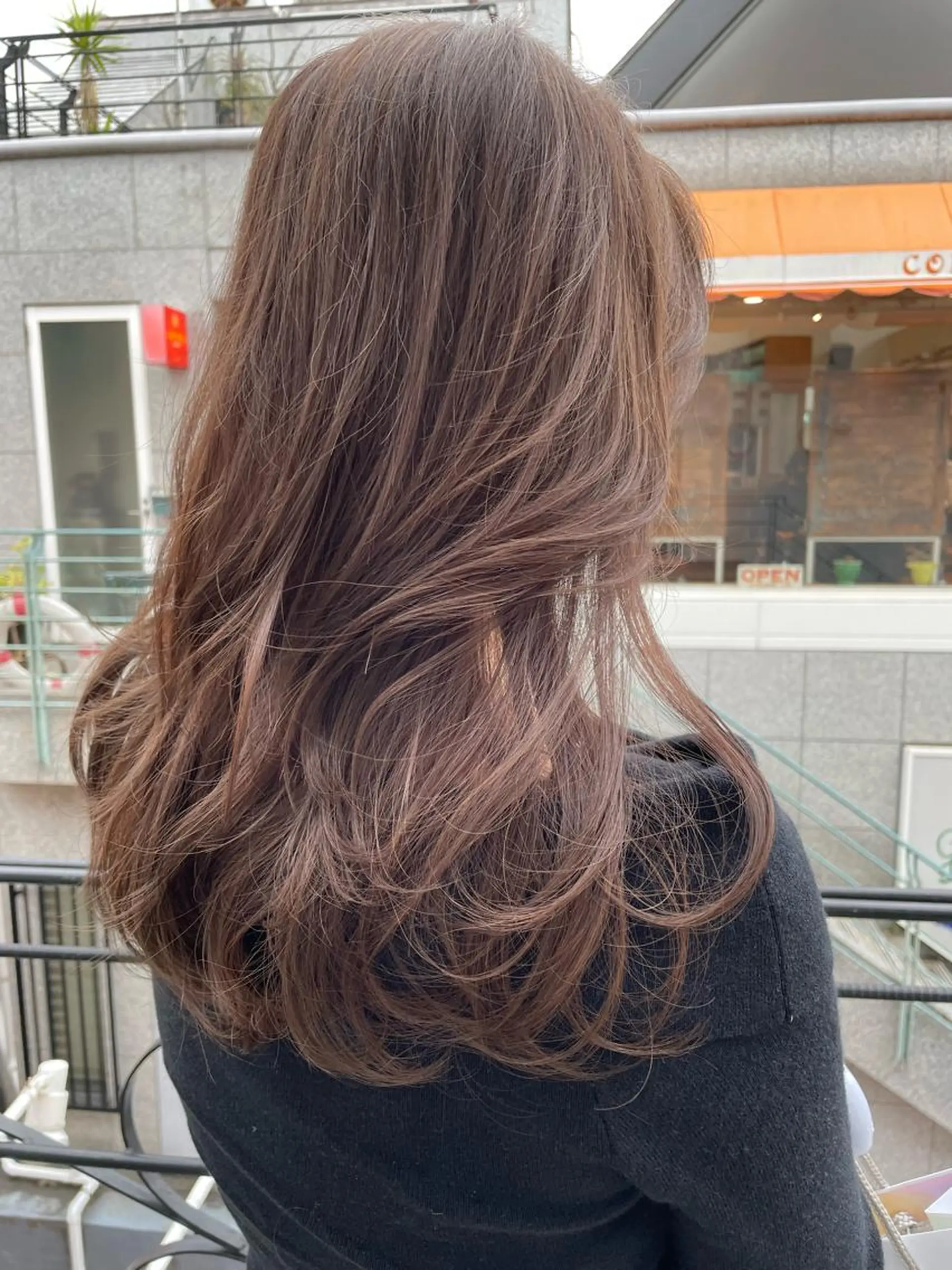 ロング カラー カット ヘアカラー トリートメント 平 ちひろのヘアスタイル