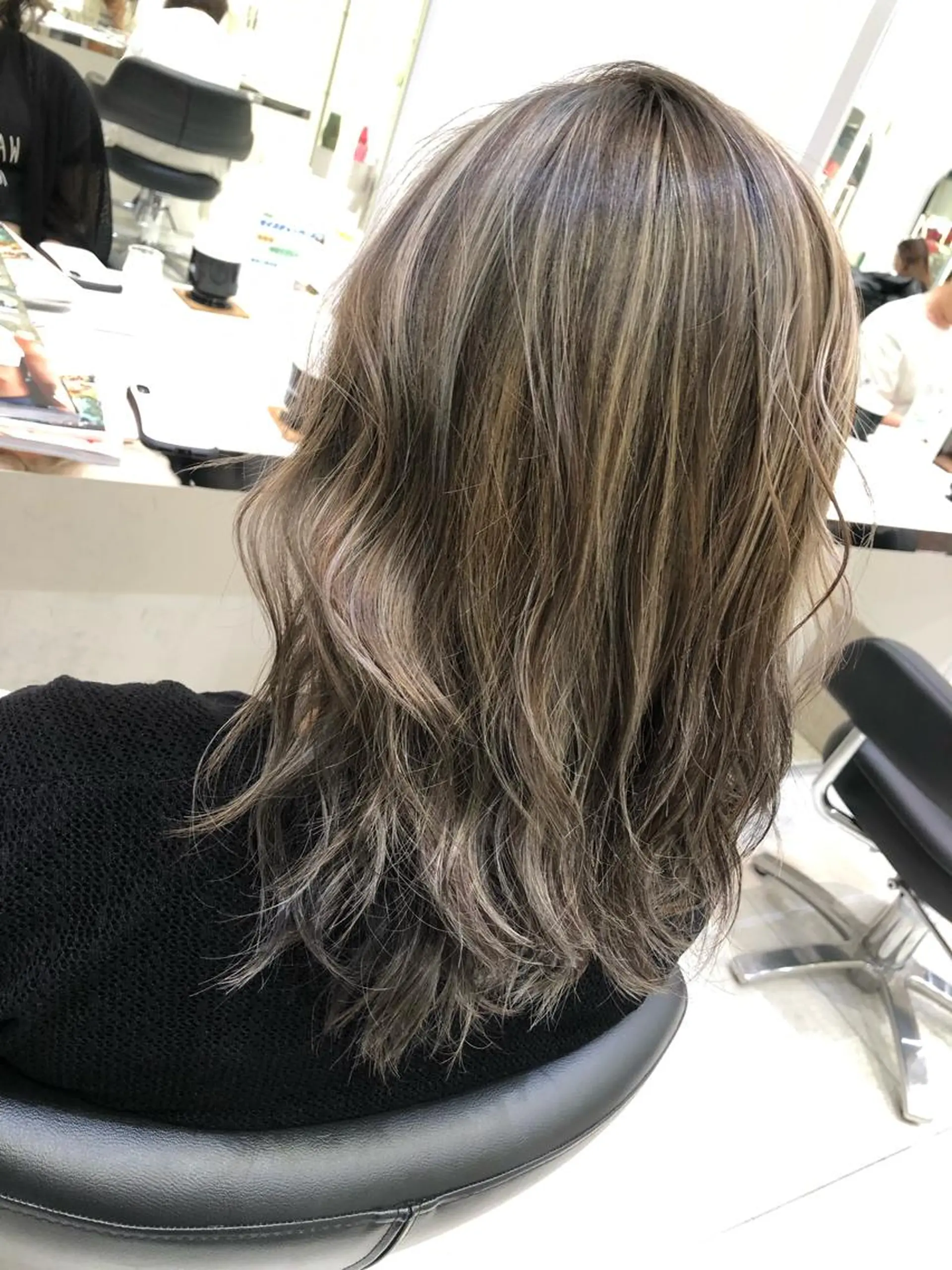 ミディアム ハイライト ヘアカラー トリートメント 岸 保奈美のヘアスタイル