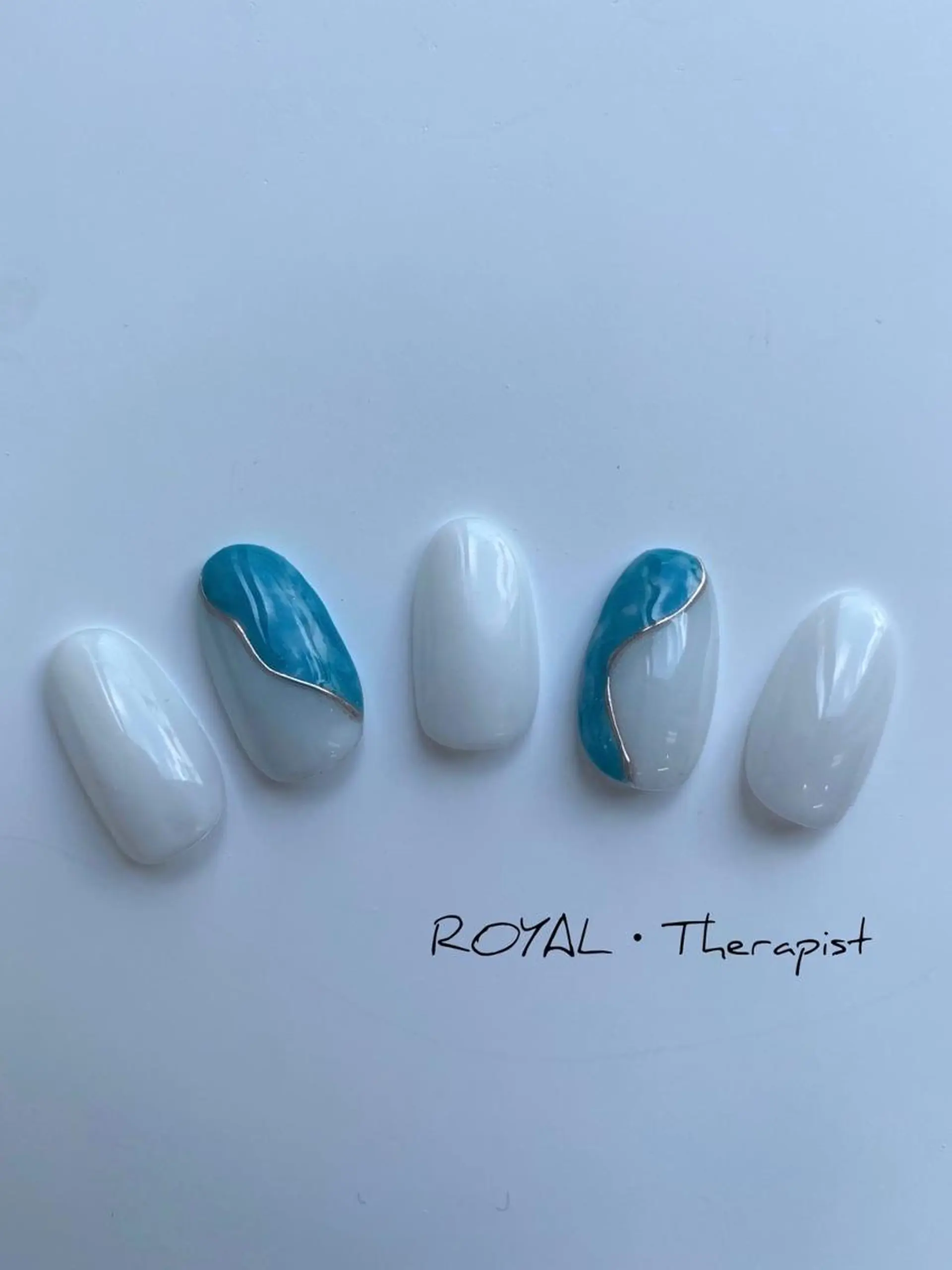 ネイル 【尾下】 ロイヤル•セラピストのネイルデザイン