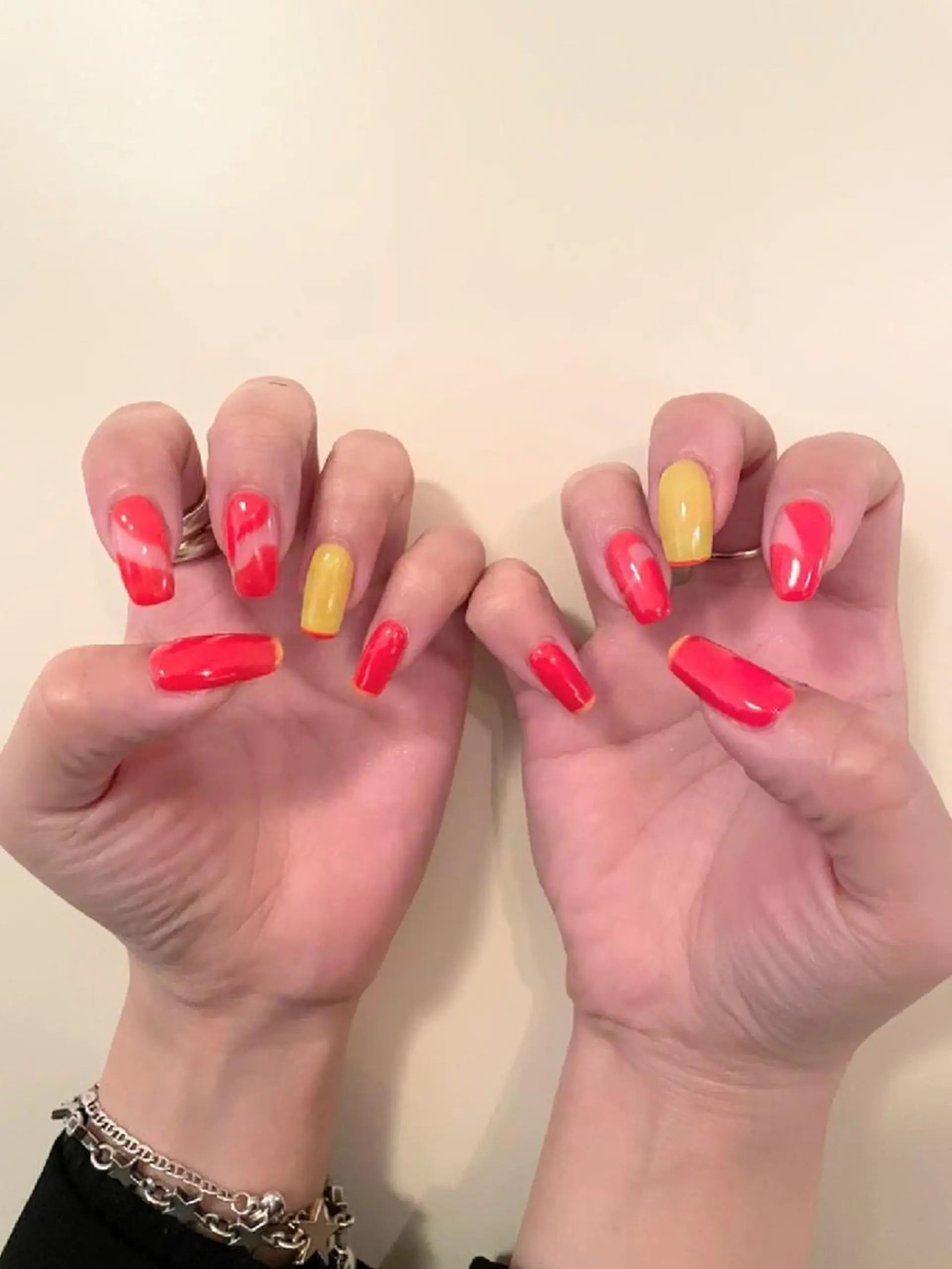 ネイル オレンジ 黄色 ヘアメイクネイリスト 💄💅hidemiのネイルデザイン