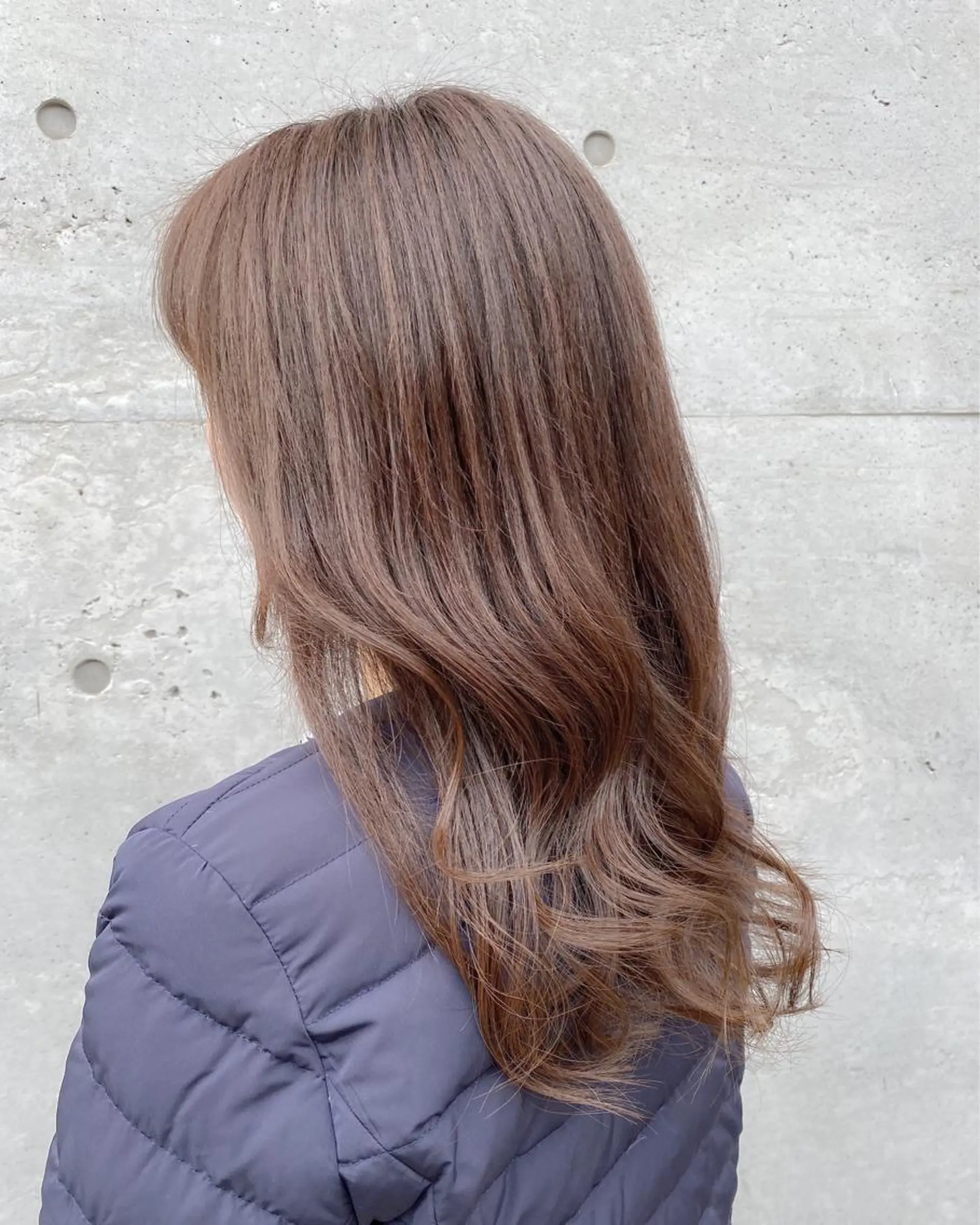 セミロング カラー アッシュ イルミナカラー ラベンダーカラー ラベンダーアッシュ トリートメント eclair.髪質改善&トリートメント所属・【艶髪、透明感】西村 有司のヘアスタイル