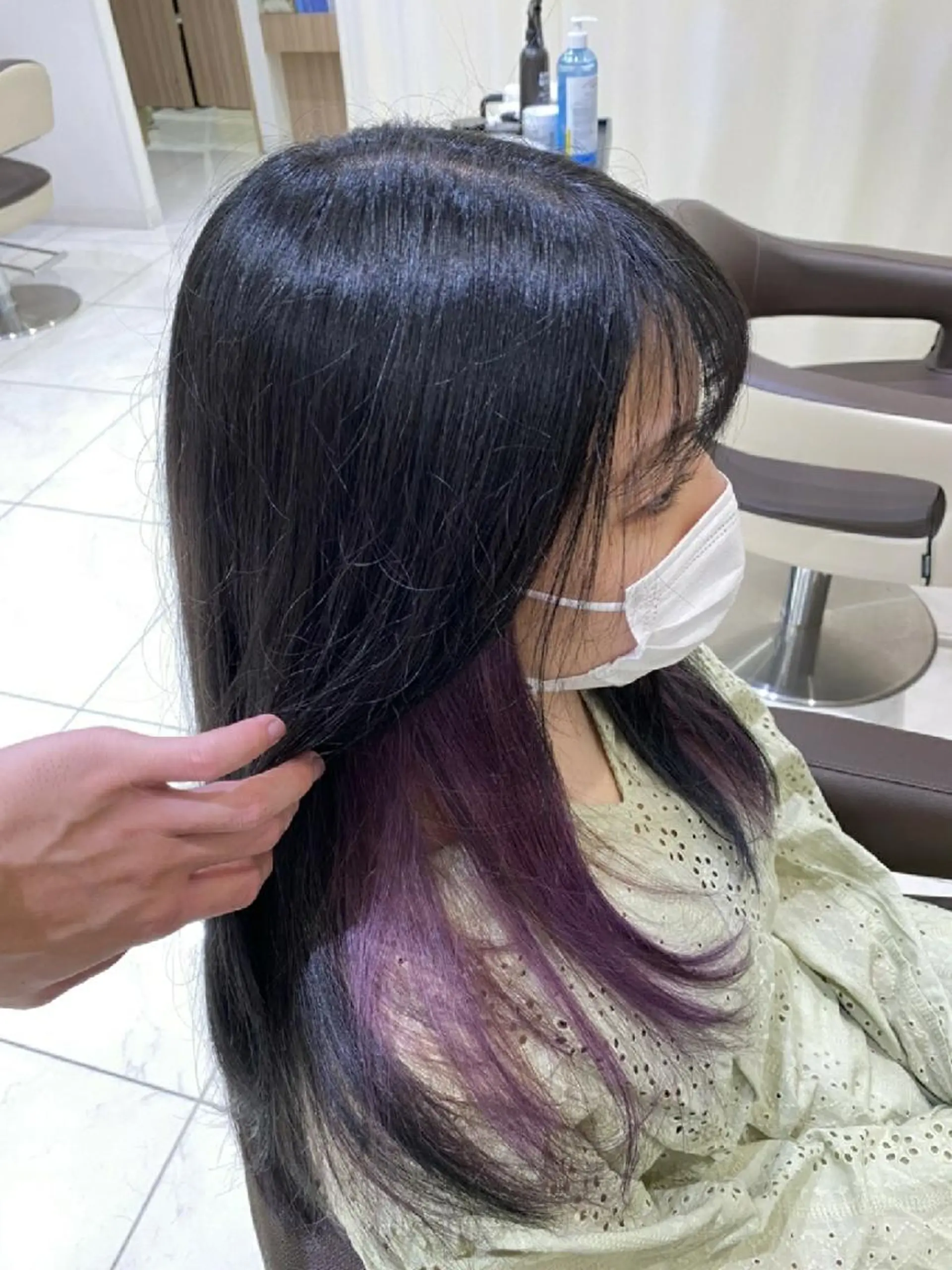 セミロング カラー ブリーチ ダークグレー イルミナカラー インナーカラー ピンクカラー 中村 和貴のヘアスタイル