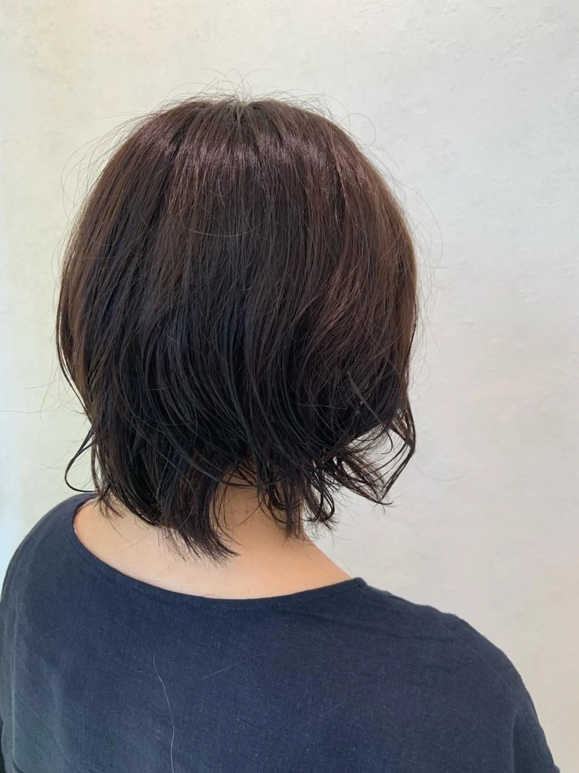 ショート カラー パーマ ブラウンカラー ダークブラウン デジタルパーマ ハイトーンカラー🤍 山下 優華のヘアスタイル