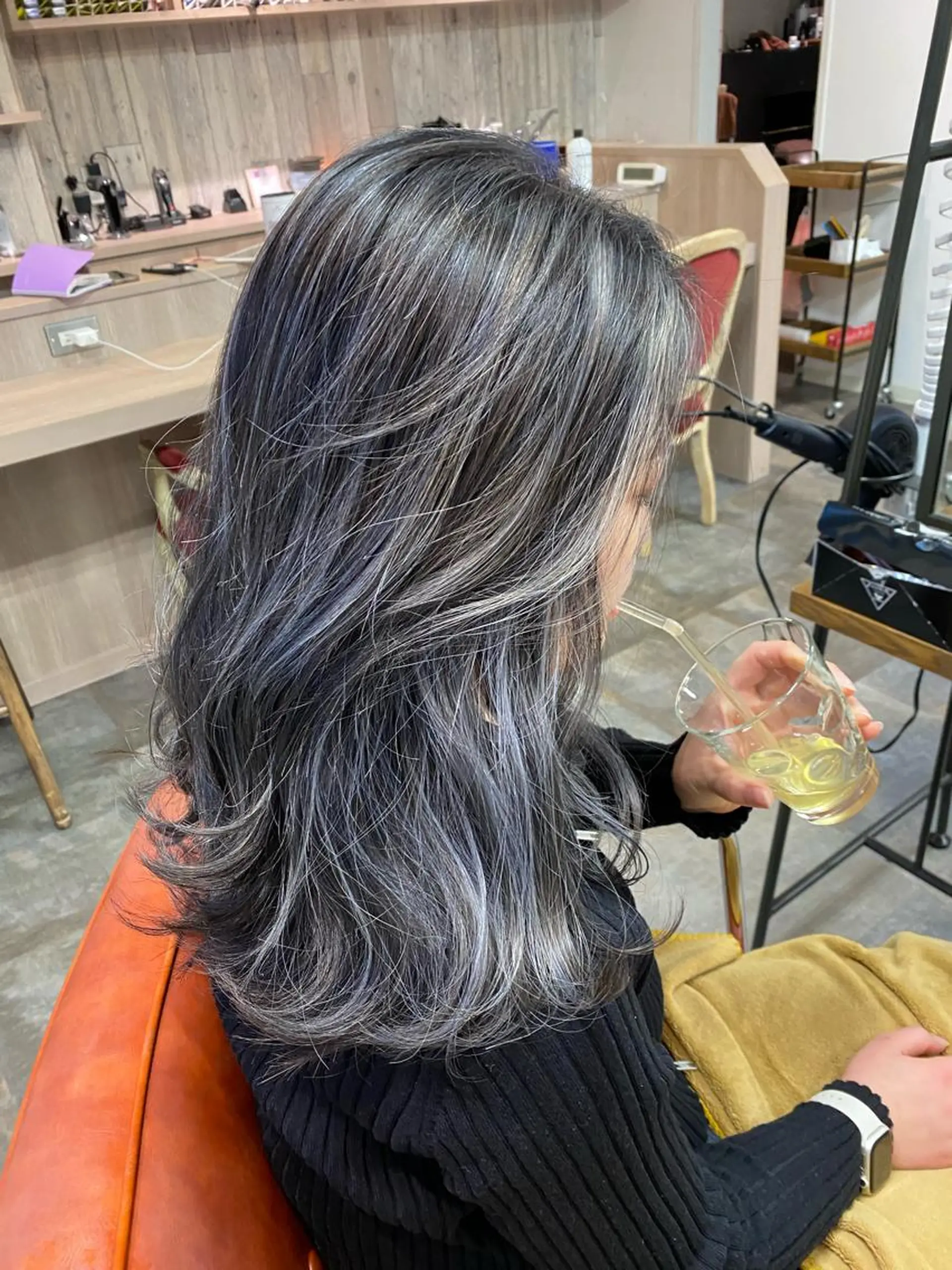 セミロング ハイライト ヘアカラー ハイトーンボブ Mizuki.のヘアスタイル