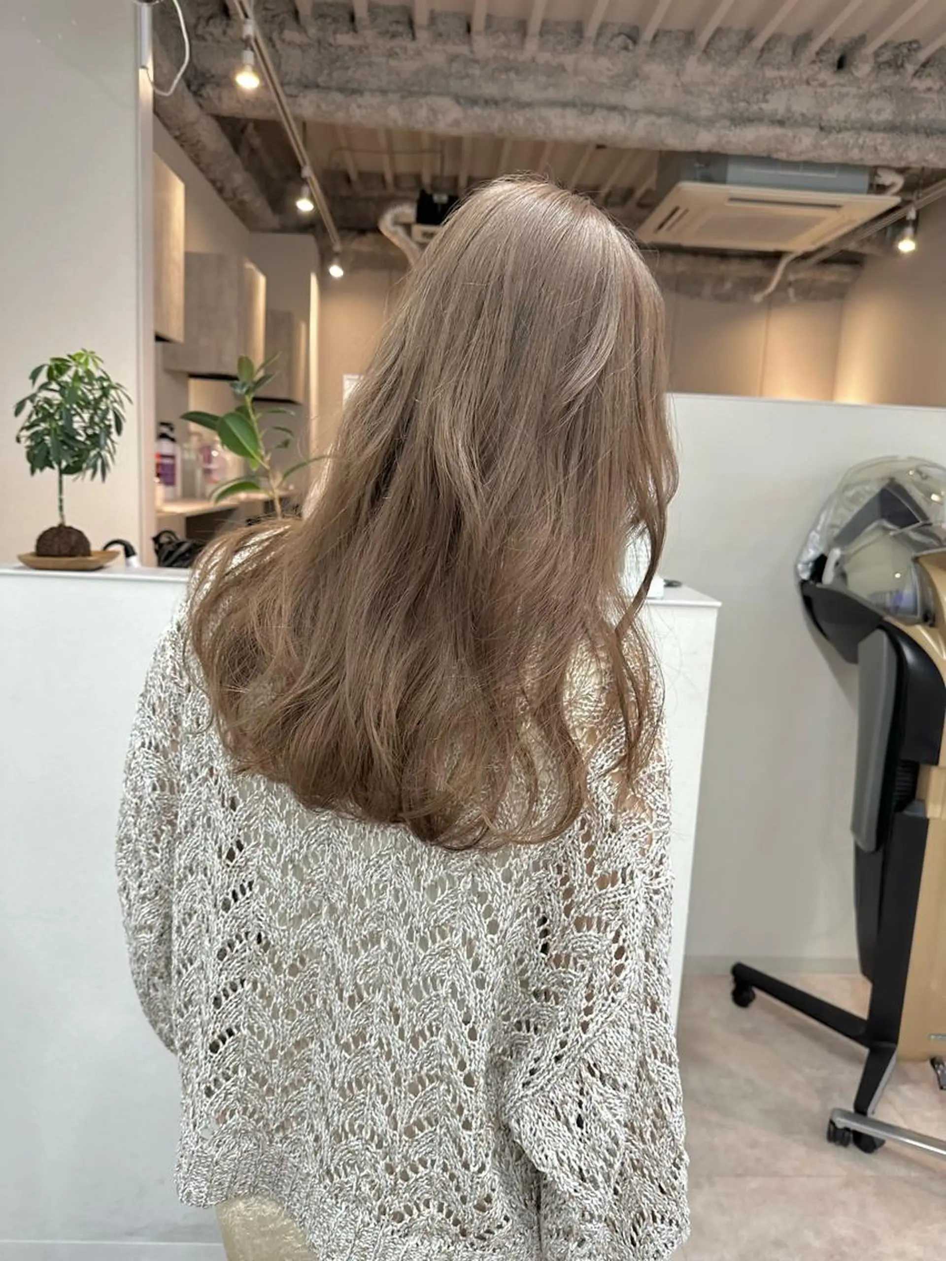 セミロング KAORU オリーブカラーのヘアスタイル