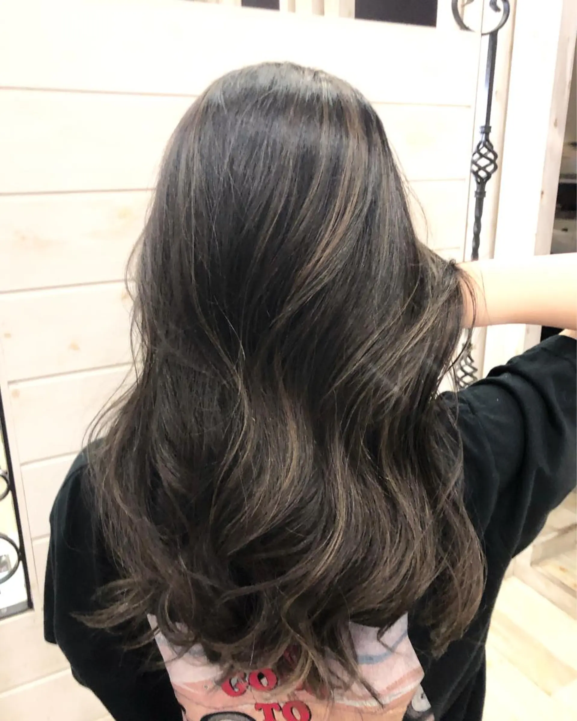 ロング カラー アッシュ ハイライトカラー ハイライト Crén by marie 真嘉比店所属・東恩納 誠のヘアスタイル