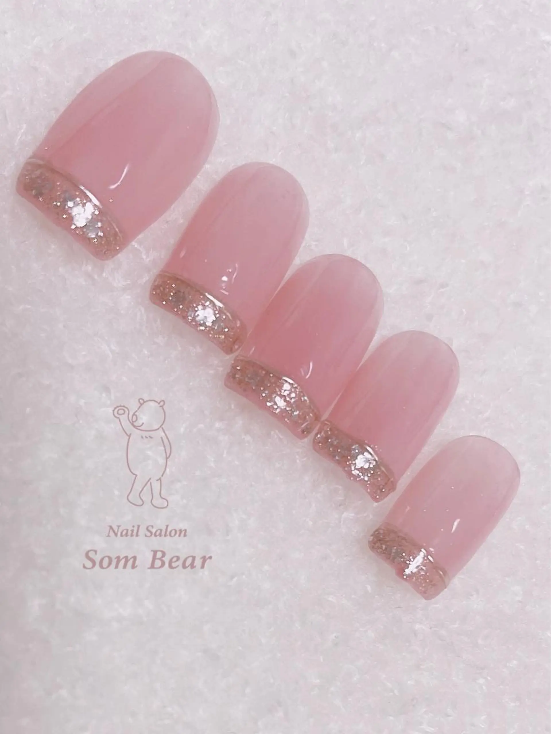 ネイル フレンチネイル ゴージャス グラデーション ラメ(グリッター) ニュアンスネイル Som Bear所属・nail salon Som Bear🧸のネイルデザイン