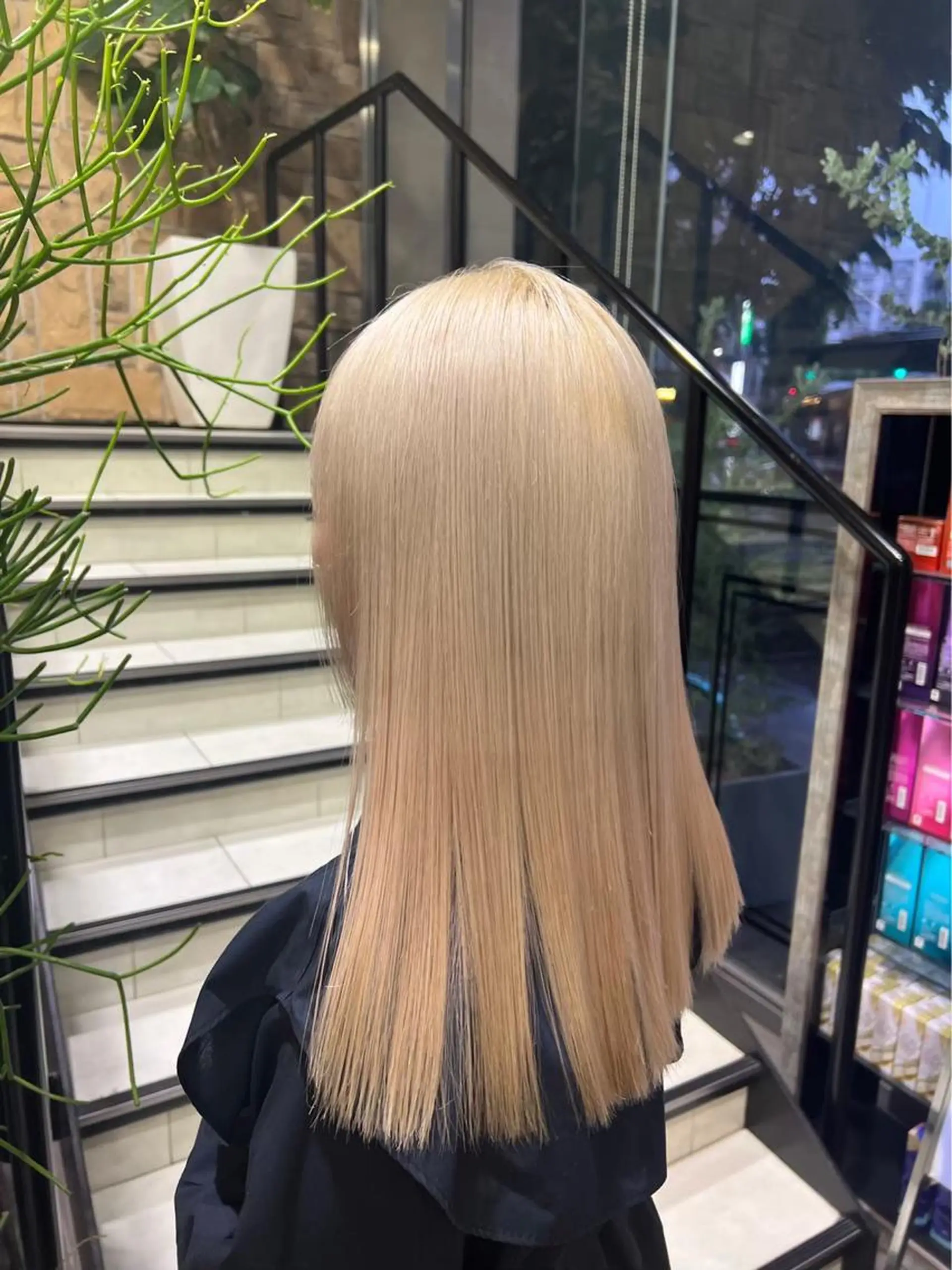 セミロング カラー ブロンド ホワイトブロンド 似合わせレイヤーカ ット　ʚɞ riiのヘアスタイル