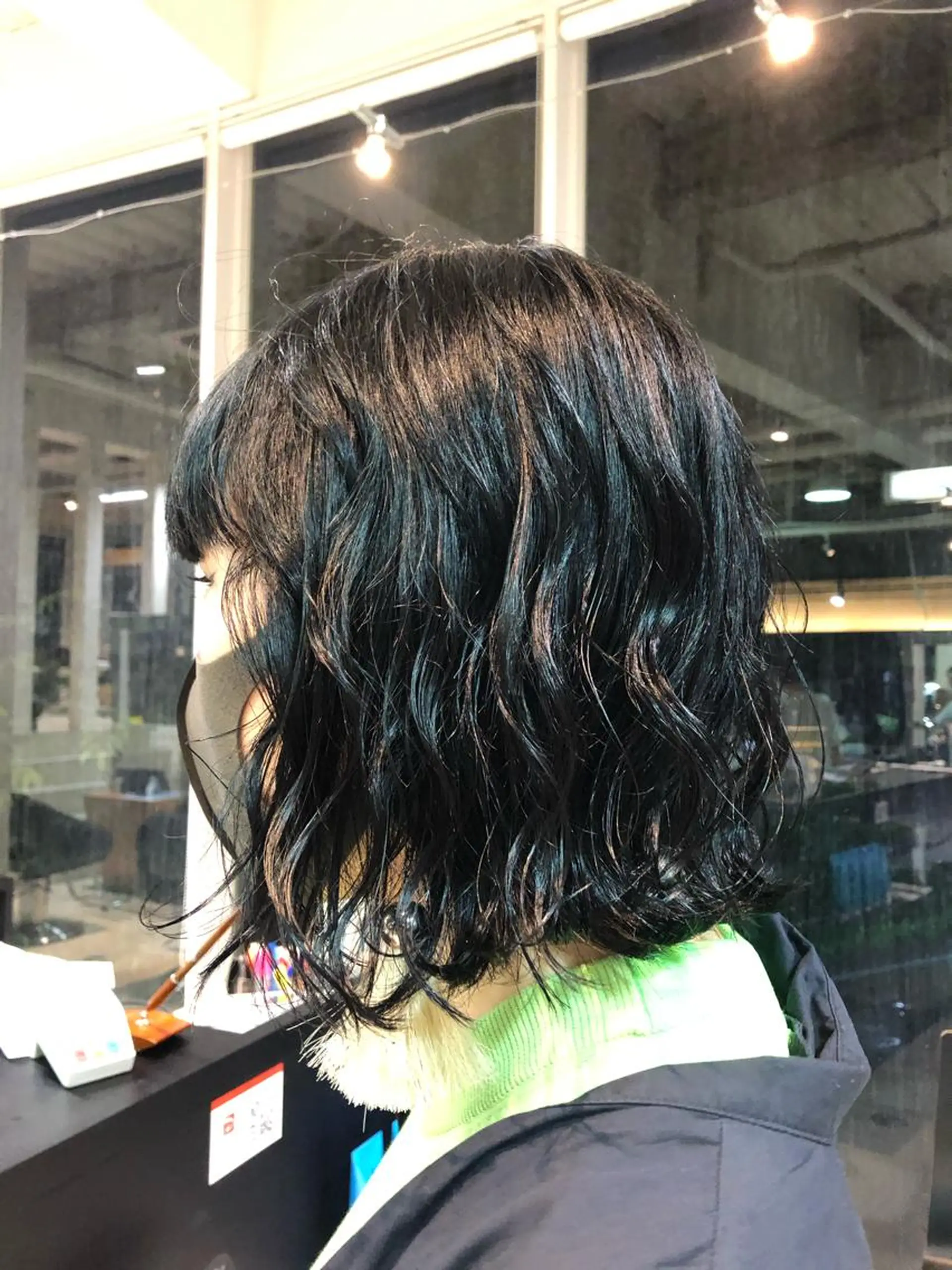 ミディアム カラー パーマ ヘアアレンジ アトム/ウルフ パーマ/レイヤーのヘアスタイル