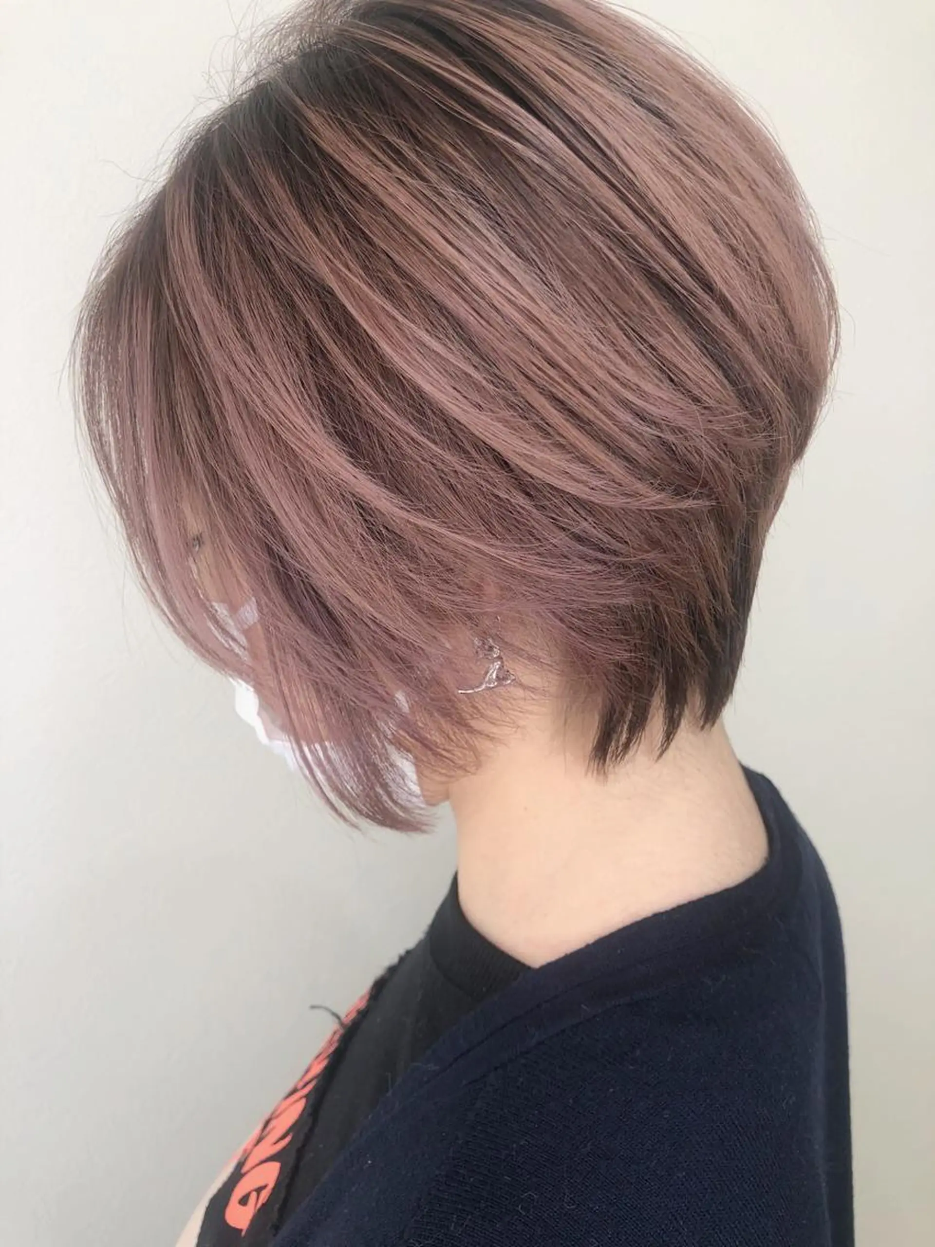 ショート カラー アディクシーカラー バレイヤージュ ベージュカラー ブリーチ ケアブリーチ ito. ブリーチ/髪質改善のヘアスタイル