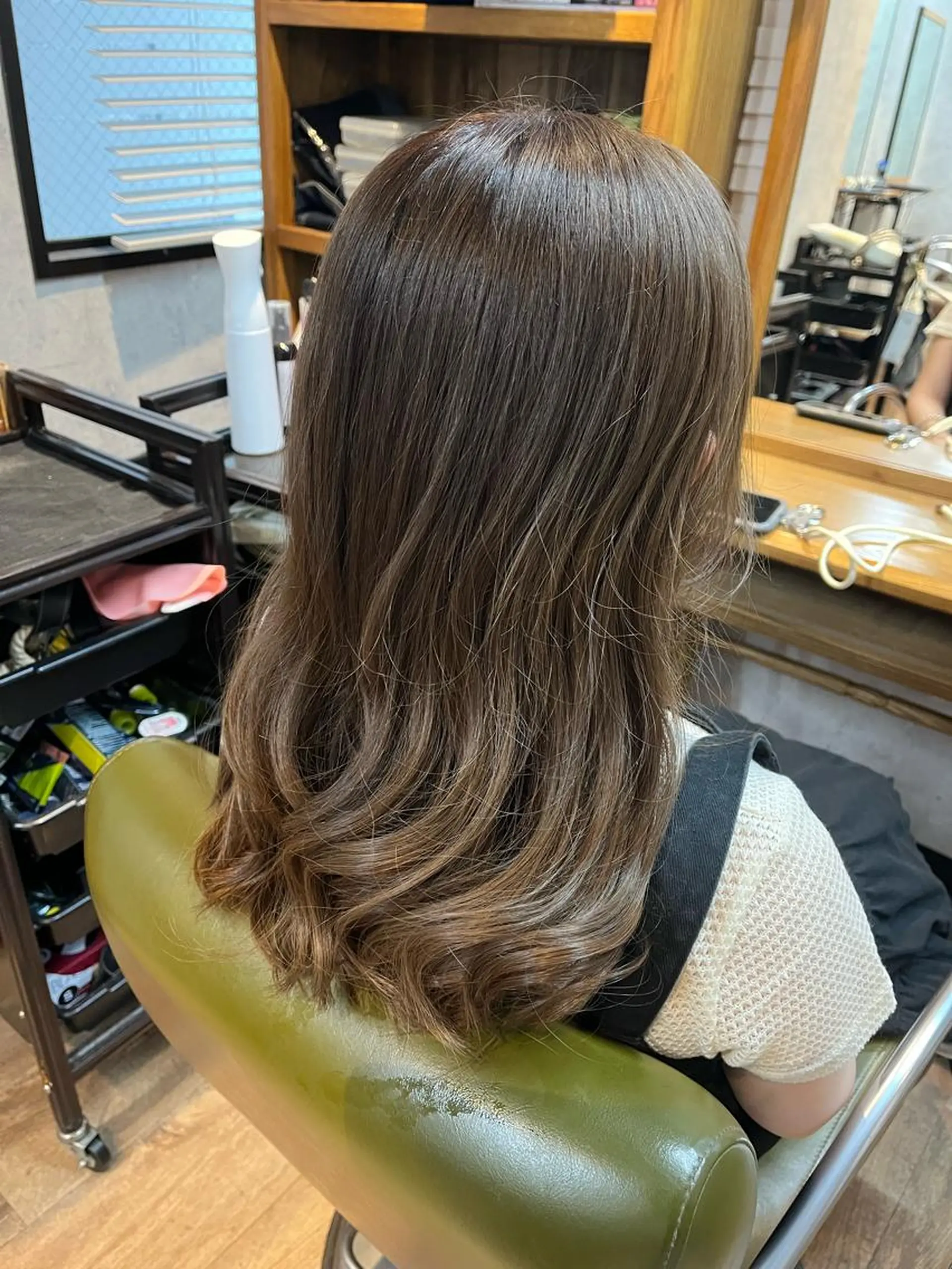 ミディアム カラー アッシュ ベージュカラー カット トリートメント 松井 敬太郎のヘアスタイル
