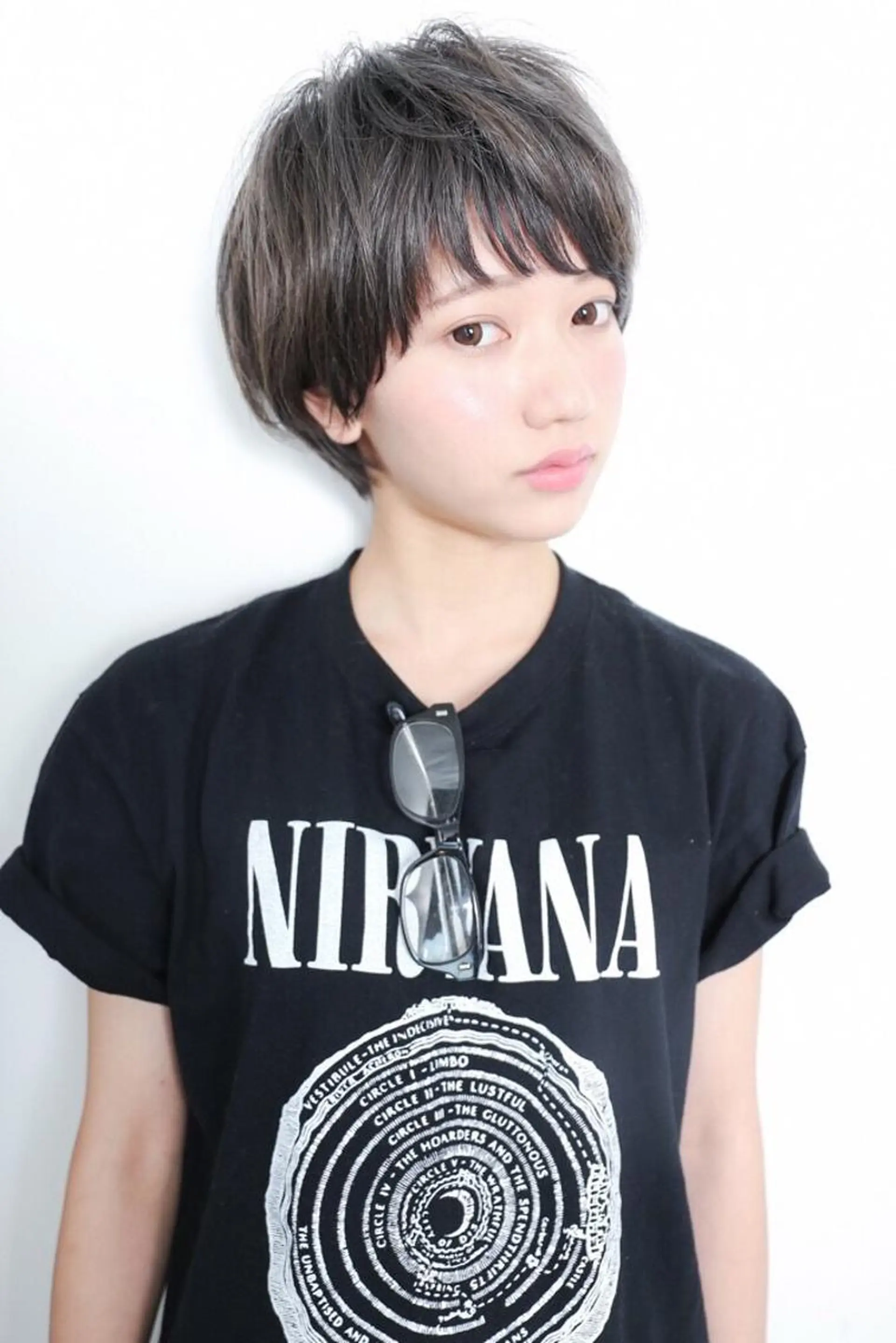 ショート カラー ダークグレー ダークグレージュ グレージュ マニッシュショート ショートヘア ブリーチ/髪質改善 NYNY大久保のヘアスタイル