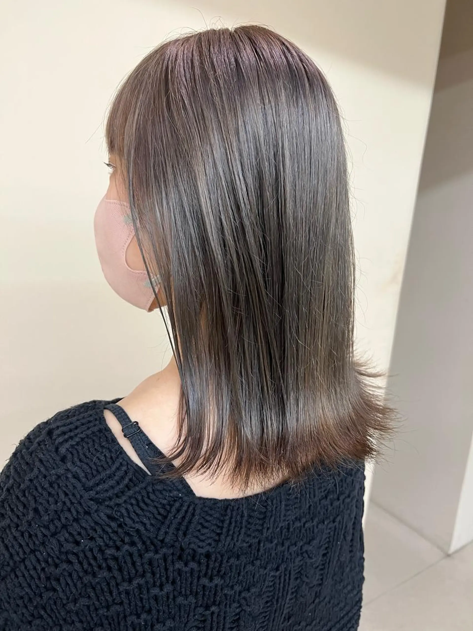 ミディアム カラー ブリーチ グレージュ kento レイヤーカットのヘアスタイル