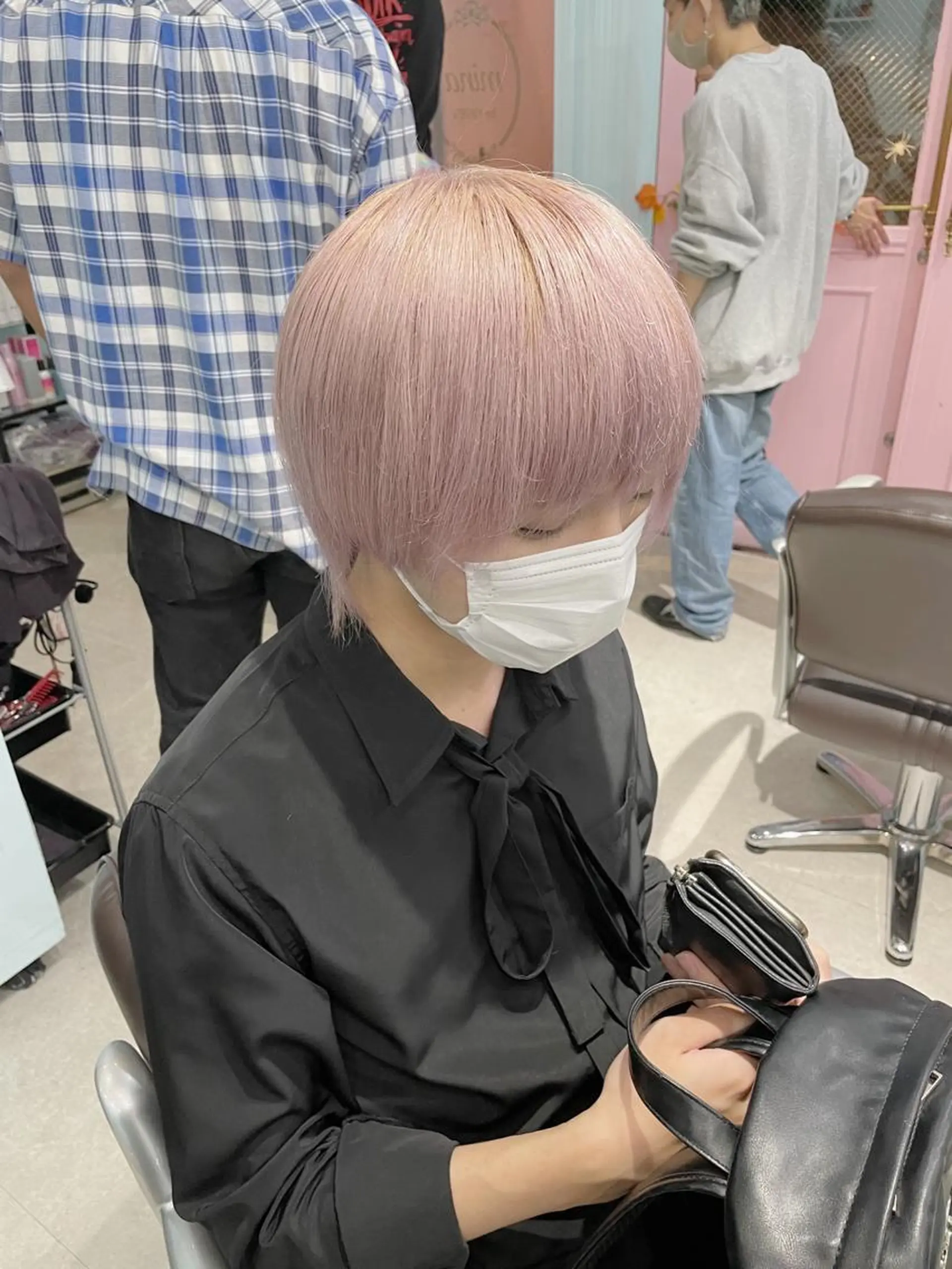 ショート カラー メンズ キッズ メンズバレイヤージュ メンズブリーチ メンズハイライト メンズハイトーン メンズインナーカラー カット ヘアカラー トリートメント 【ブリーチ】色落ち* お任せ🎀俊介のヘアスタイル