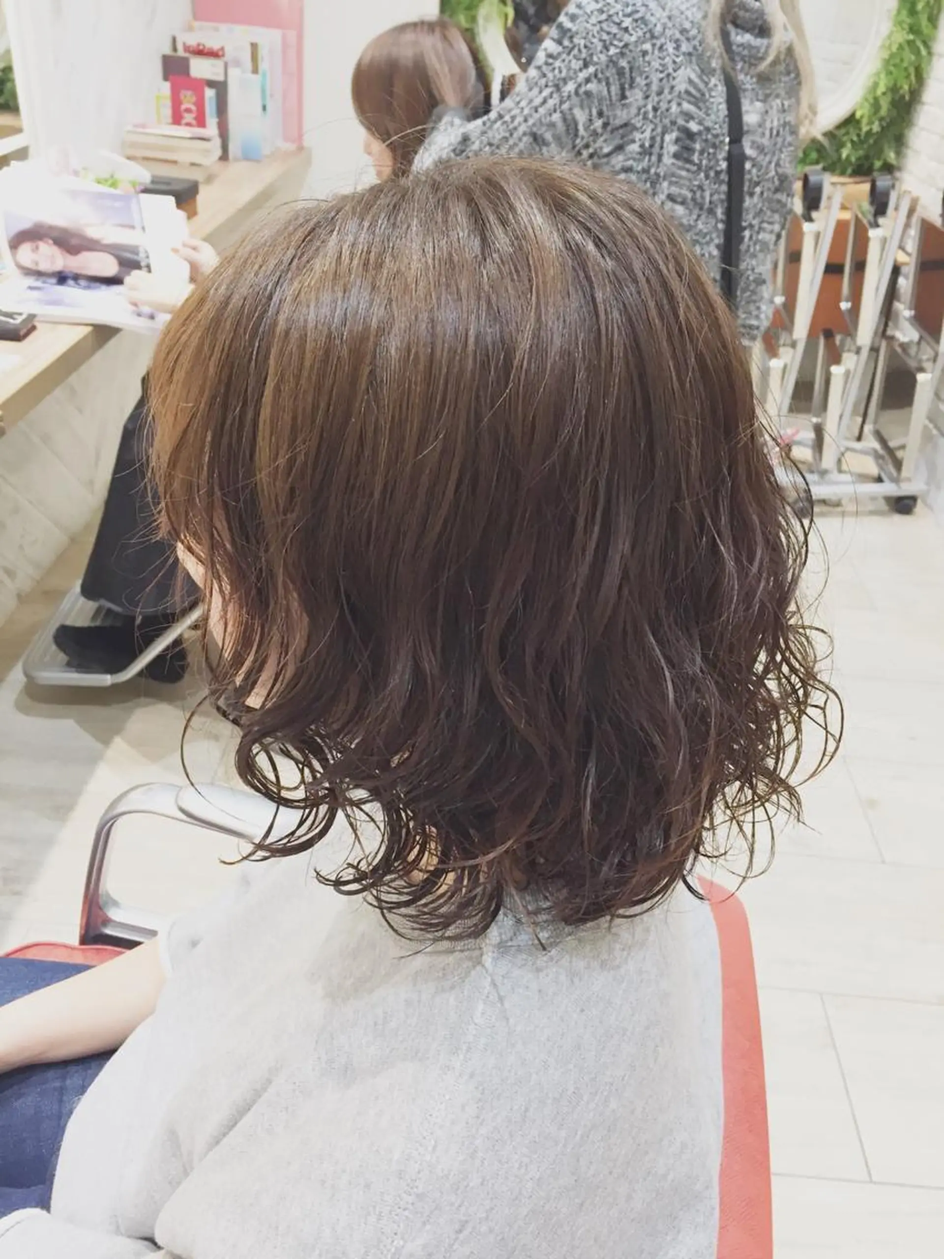 ミディアム カラー パーマ 吉岡 三四朗のヘアスタイル
