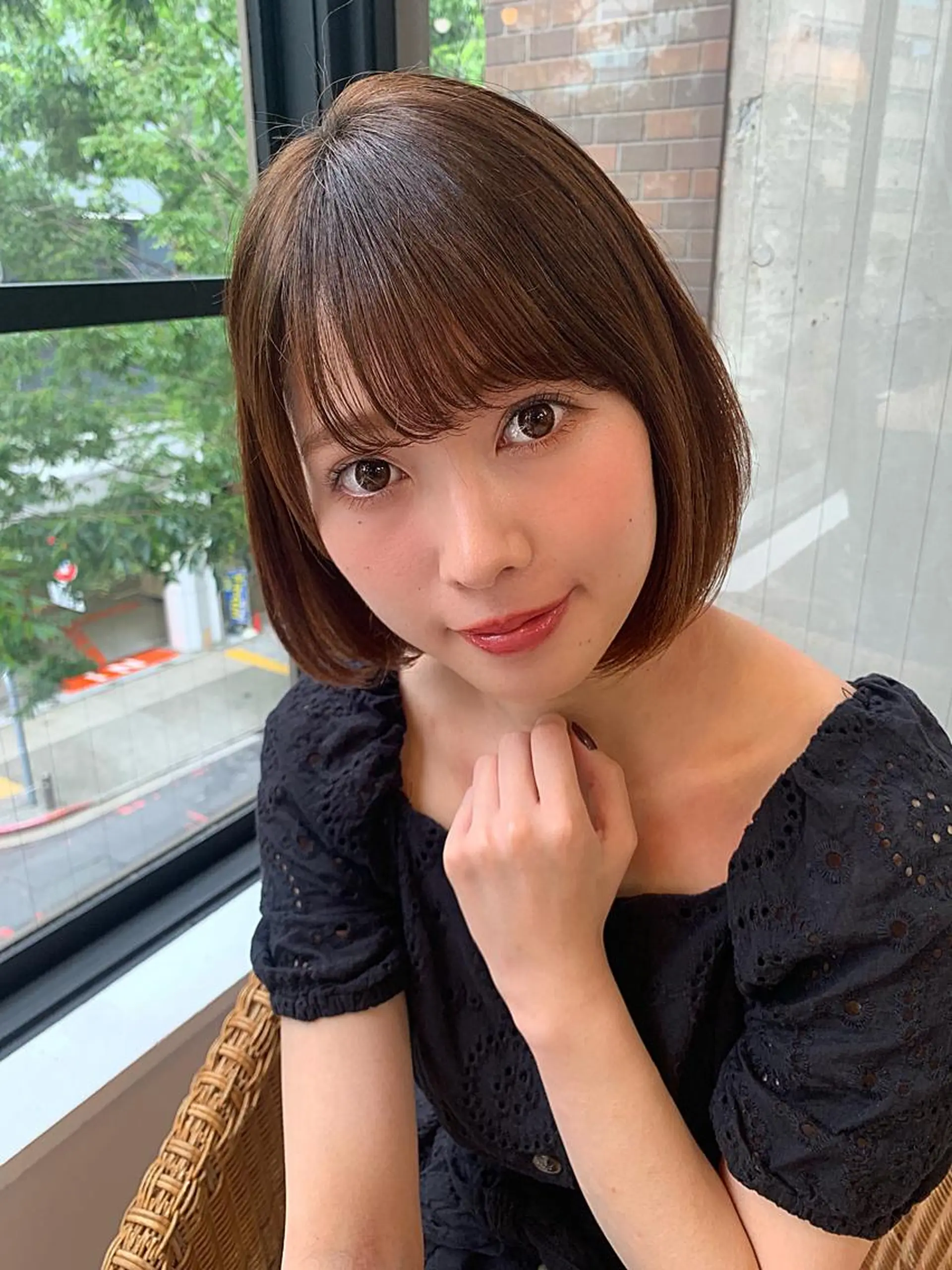 ショート カラー ベージュカラー ココアベージュ ボブ ヘアカラー トリートメント chama レイヤーカットのヘアスタイル