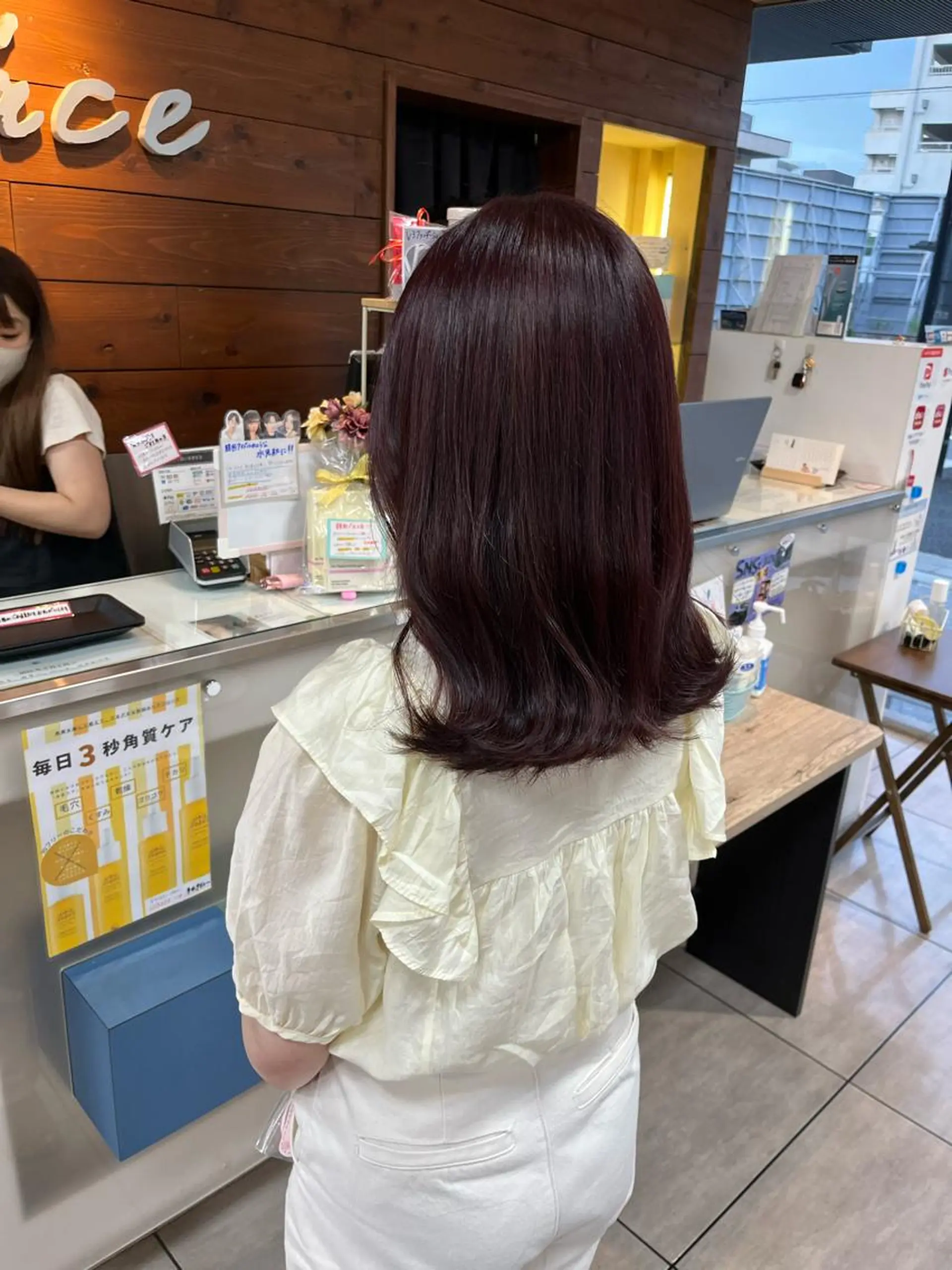 ミディアム カラー カット ヘアカラー トリートメント ヘッドスパ インナー×縮毛矯正 ピンクカラー澤井里菜のヘアスタイル